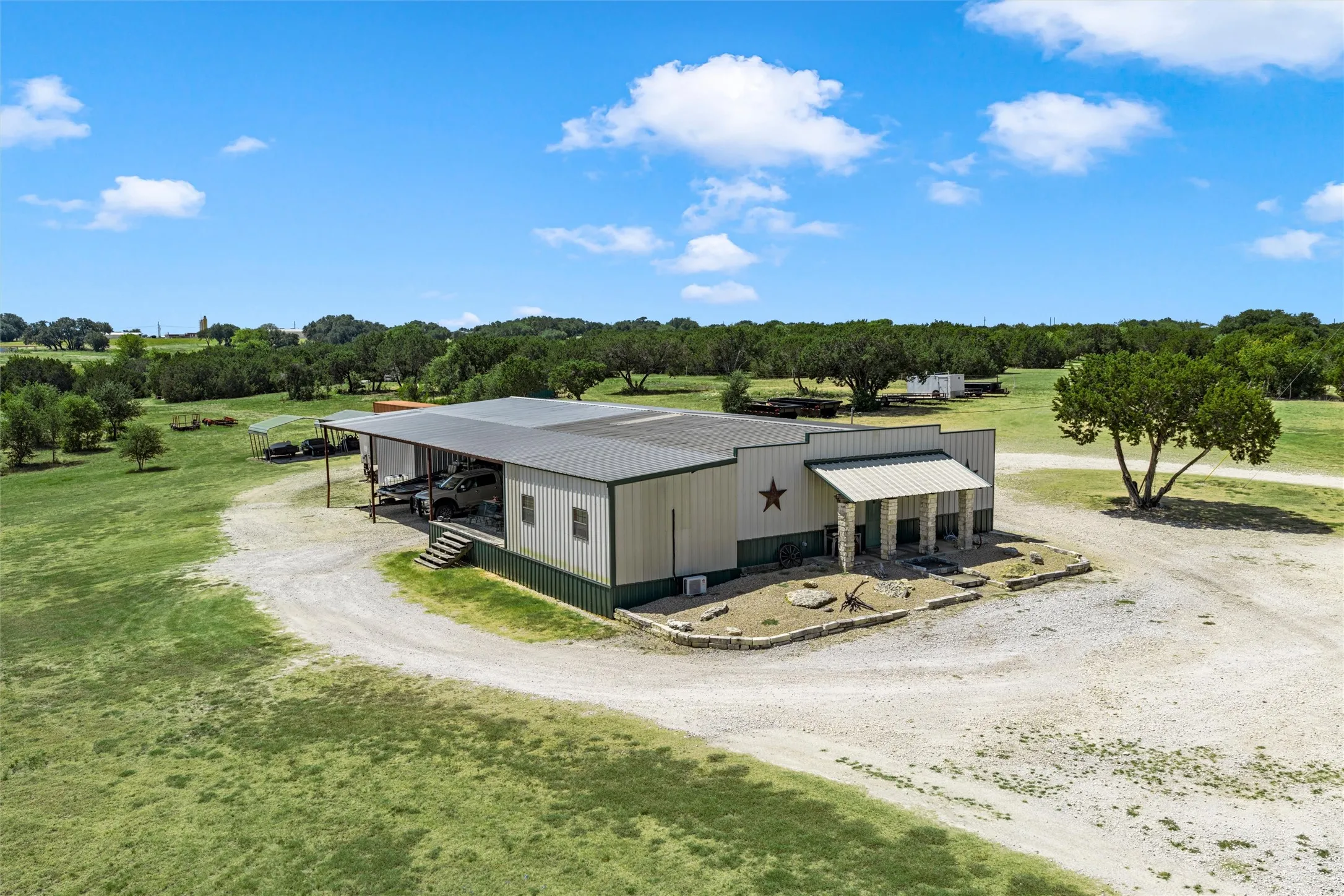 Farm For Sale in Hill County , 108 Mabry Lane, Whitney, Texas 76692, 3 Bedroom, 4 Bathroom, 4 Garage spaces, 3,150 Sqft, built in 2000, mls#21355478, Real Estate Agent in Whitney, Homes For Sale in Hill county, Homes For Sale in Whitney, Realtor in Whitney Texas, Real Estate Brokerage Independent Realty Texas, Luminita Cordes Realtor