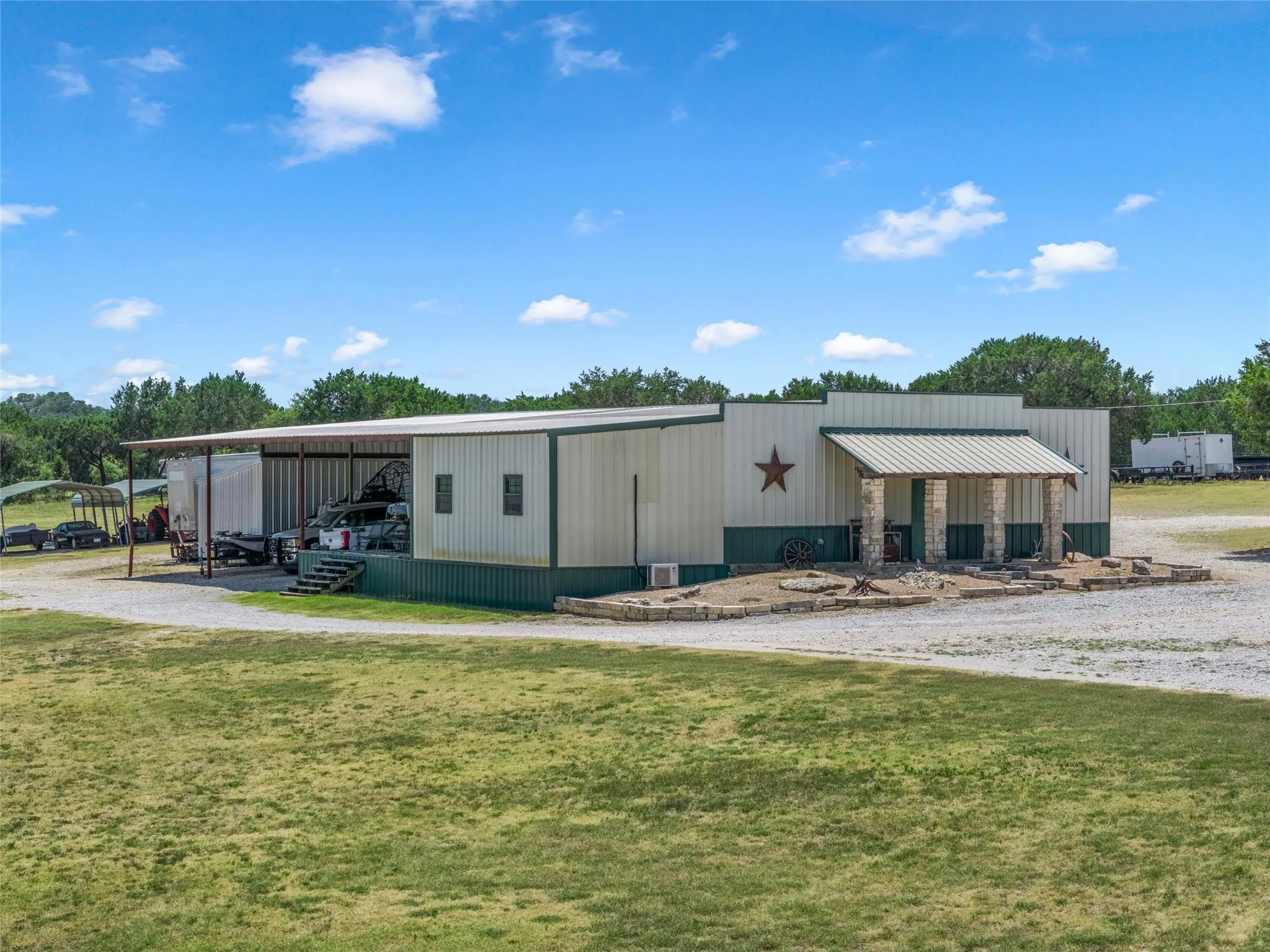 Farm For Sale in Hill County , 108 Mabry Lane, Whitney, Texas 76692, 3 Bedroom, 4 Bathroom, 4 Garage spaces, 3,150 Sqft, built in 2000, mls#21355478, Real Estate Agent in Whitney, Homes For Sale in Hill county, Homes For Sale in Whitney, Realtor in Whitney Texas, Real Estate Brokerage Independent Realty Texas, Luminita Cordes Realtor