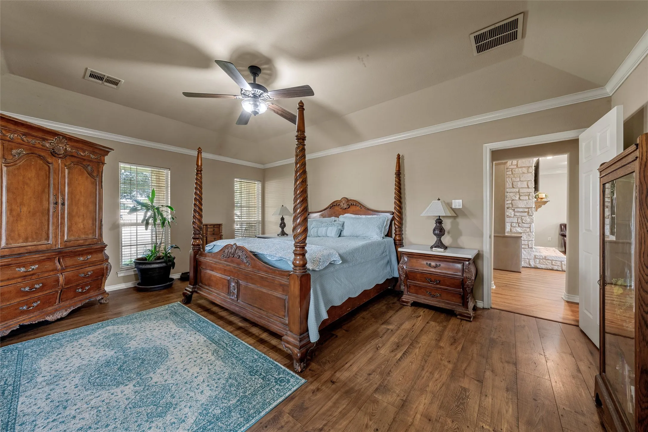 Farm For Sale in Hill County , 108 Mabry Lane, Whitney, Texas 76692, 3 Bedroom, 4 Bathroom, 4 Garage spaces, 3,150 Sqft, built in 2000, mls#21355478, Real Estate Agent in Whitney, Homes For Sale in Hill county, Homes For Sale in Whitney, Realtor in Whitney Texas, Real Estate Brokerage Independent Realty Texas, Luminita Cordes Realtor