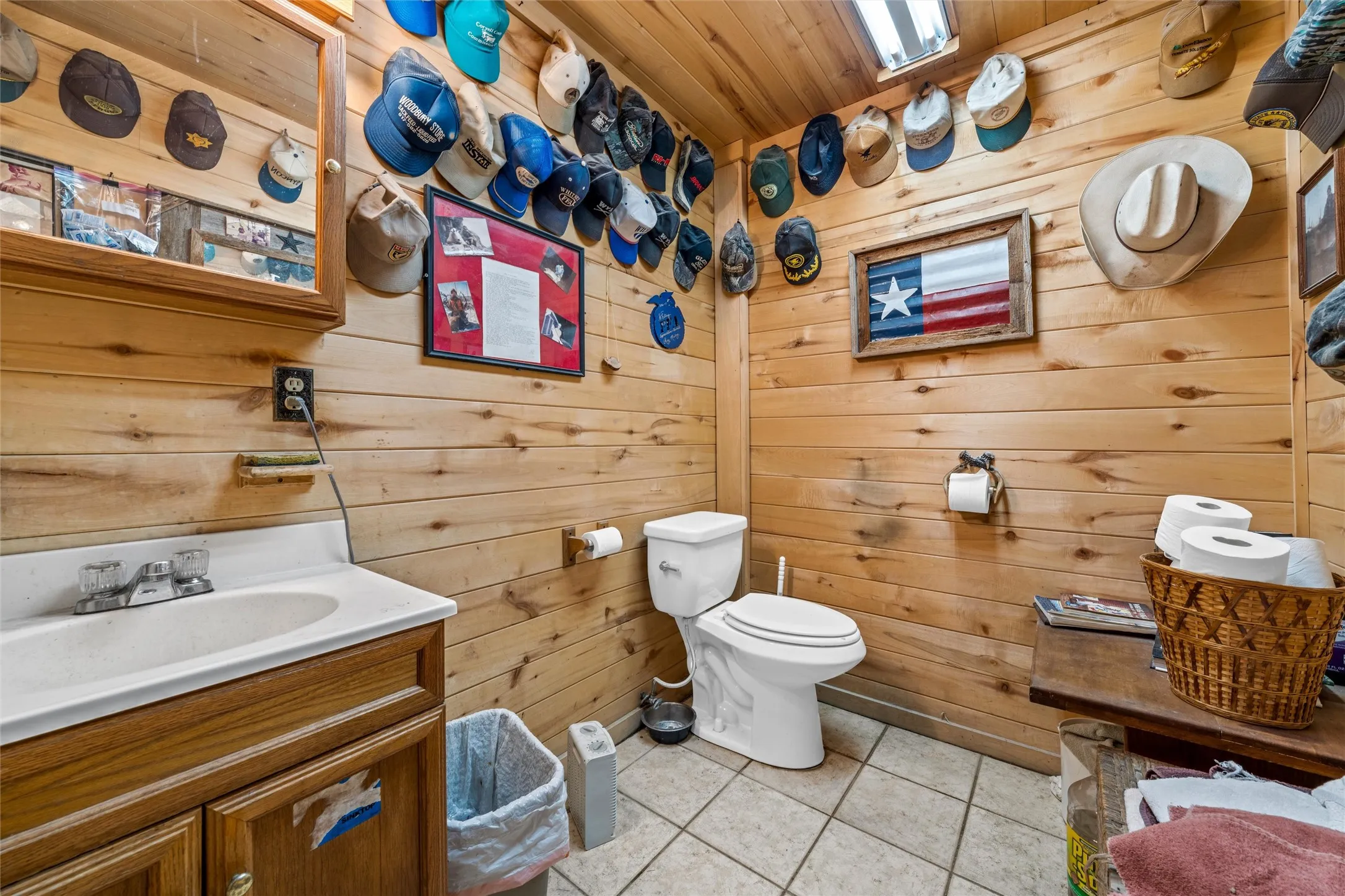 Farm For Sale in Hill County , 108 Mabry Lane, Whitney, Texas 76692, 3 Bedroom, 4 Bathroom, 4 Garage spaces, 3,150 Sqft, built in 2000, mls#21355478, Real Estate Agent in Whitney, Homes For Sale in Hill county, Homes For Sale in Whitney, Realtor in Whitney Texas, Real Estate Brokerage Independent Realty Texas, Luminita Cordes Realtor