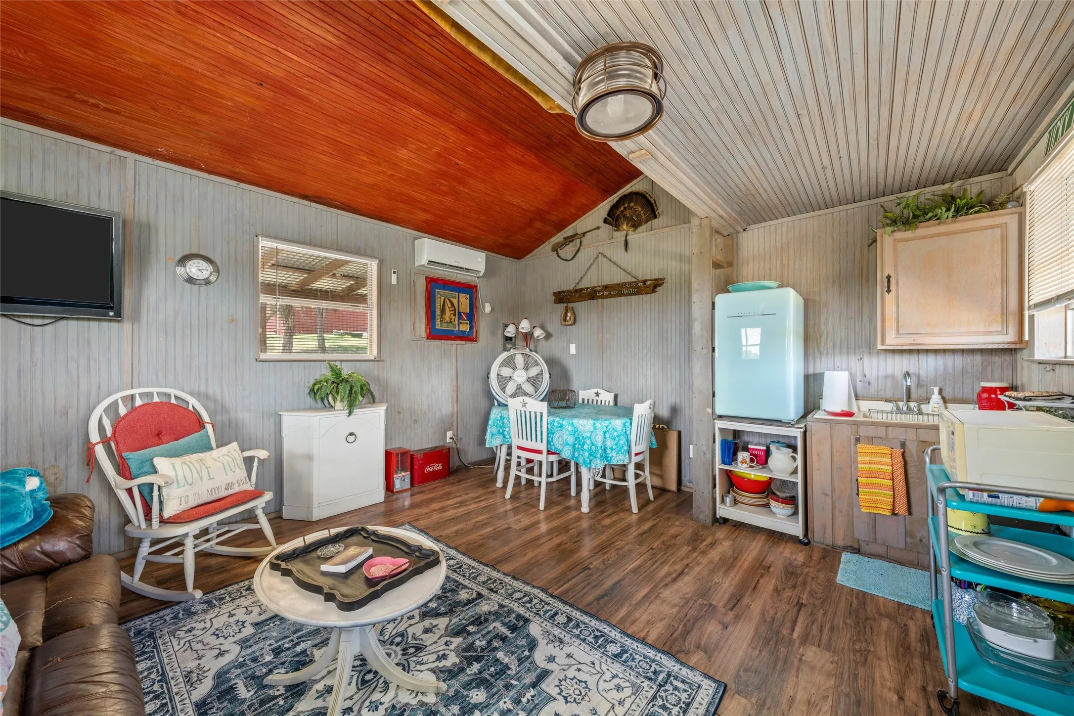 Farm For Sale in Hill County , 108 Mabry Lane, Whitney, Texas 76692, 3 Bedroom, 4 Bathroom, 4 Garage spaces, 3,150 Sqft, built in 2000, mls#21355478, Real Estate Agent in Whitney, Homes For Sale in Hill county, Homes For Sale in Whitney, Realtor in Whitney Texas, Real Estate Brokerage Independent Realty Texas, Luminita Cordes Realtor