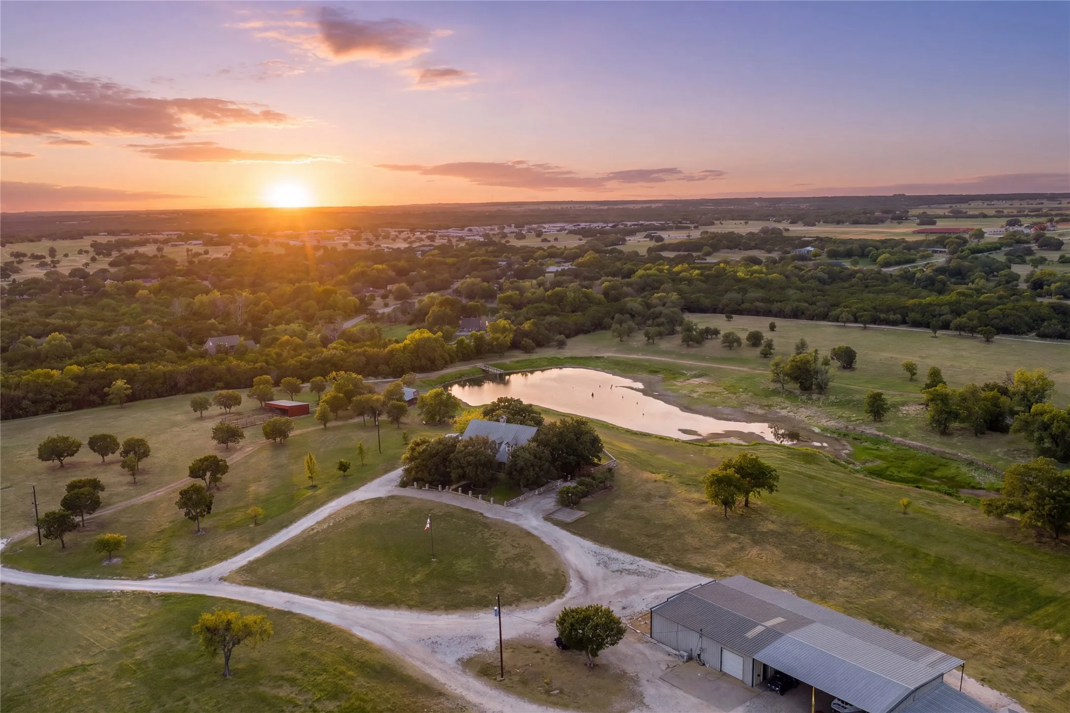 Farm For Sale in Hill County , 108 Mabry Lane, Whitney, Texas 76692, 3 Bedroom, 4 Bathroom, 4 Garage spaces, 3,150 Sqft, built in 2000, mls#21355478, Real Estate Agent in Whitney, Homes For Sale in Hill county, Homes For Sale in Whitney, Realtor in Whitney Texas, Real Estate Brokerage Independent Realty Texas, Luminita Cordes Realtor