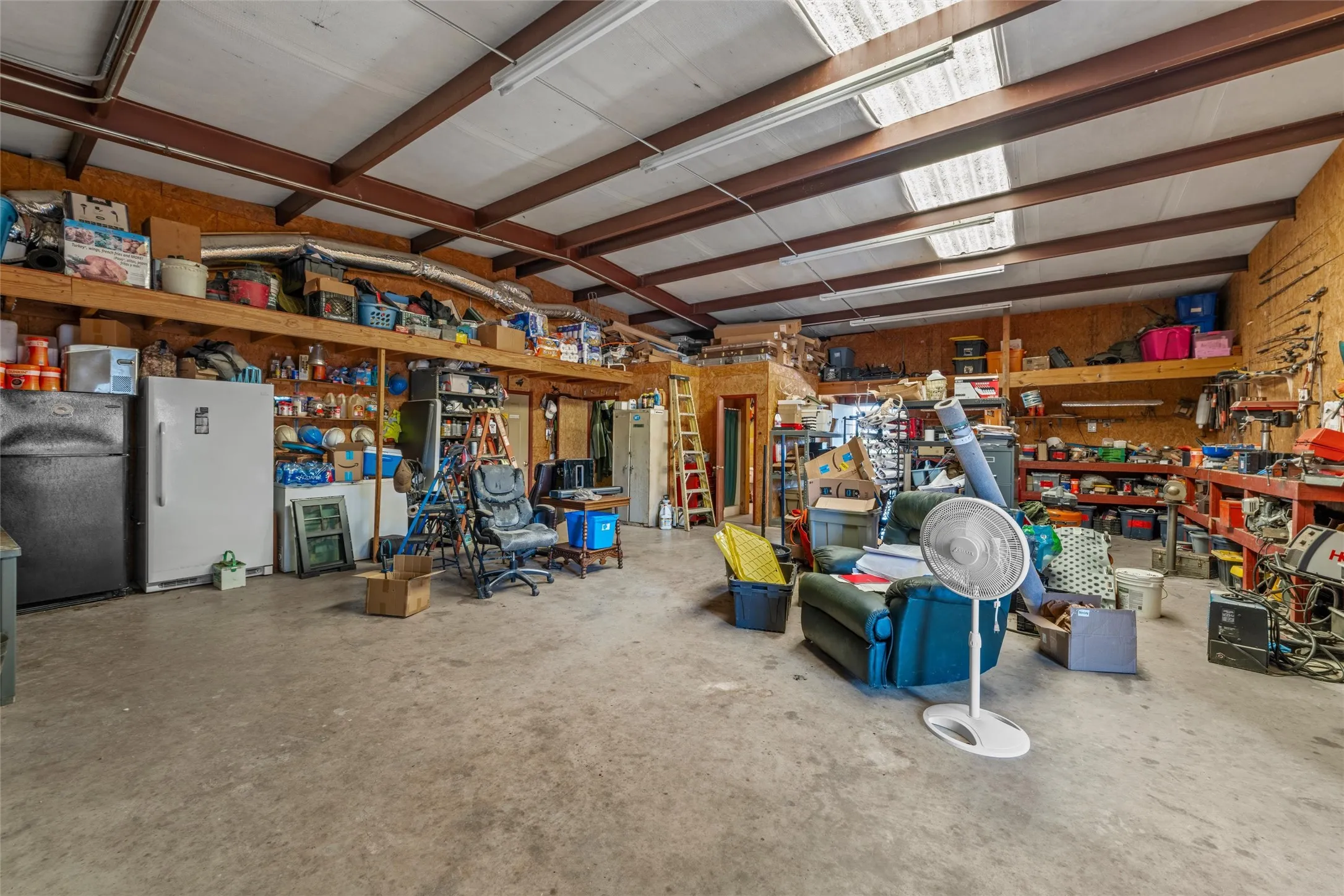Farm For Sale in Hill County , 108 Mabry Lane, Whitney, Texas 76692, 3 Bedroom, 4 Bathroom, 4 Garage spaces, 3,150 Sqft, built in 2000, mls#21355478, Real Estate Agent in Whitney, Homes For Sale in Hill county, Homes For Sale in Whitney, Realtor in Whitney Texas, Real Estate Brokerage Independent Realty Texas, Luminita Cordes Realtor