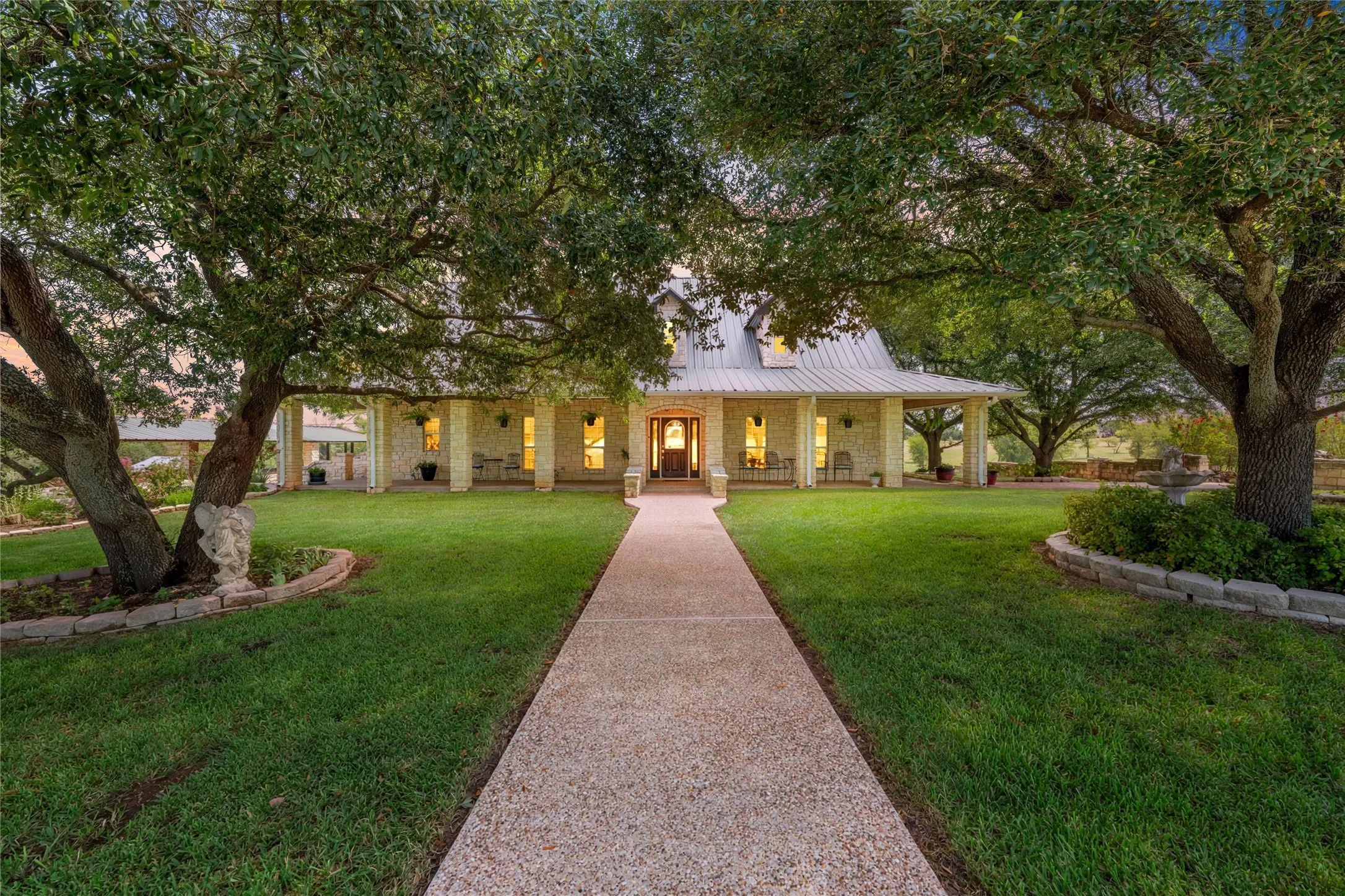 Farm For Sale in Hill County , 108 Mabry Lane, Whitney, Texas 76692, 3 Bedroom, 4 Bathroom, 4 Garage spaces, 3,150 Sqft, built in 2000, mls#21355478, Real Estate Agent in Whitney, Homes For Sale in Hill county, Homes For Sale in Whitney, Realtor in Whitney Texas, Real Estate Brokerage Independent Realty Texas, Luminita Cordes Realtor