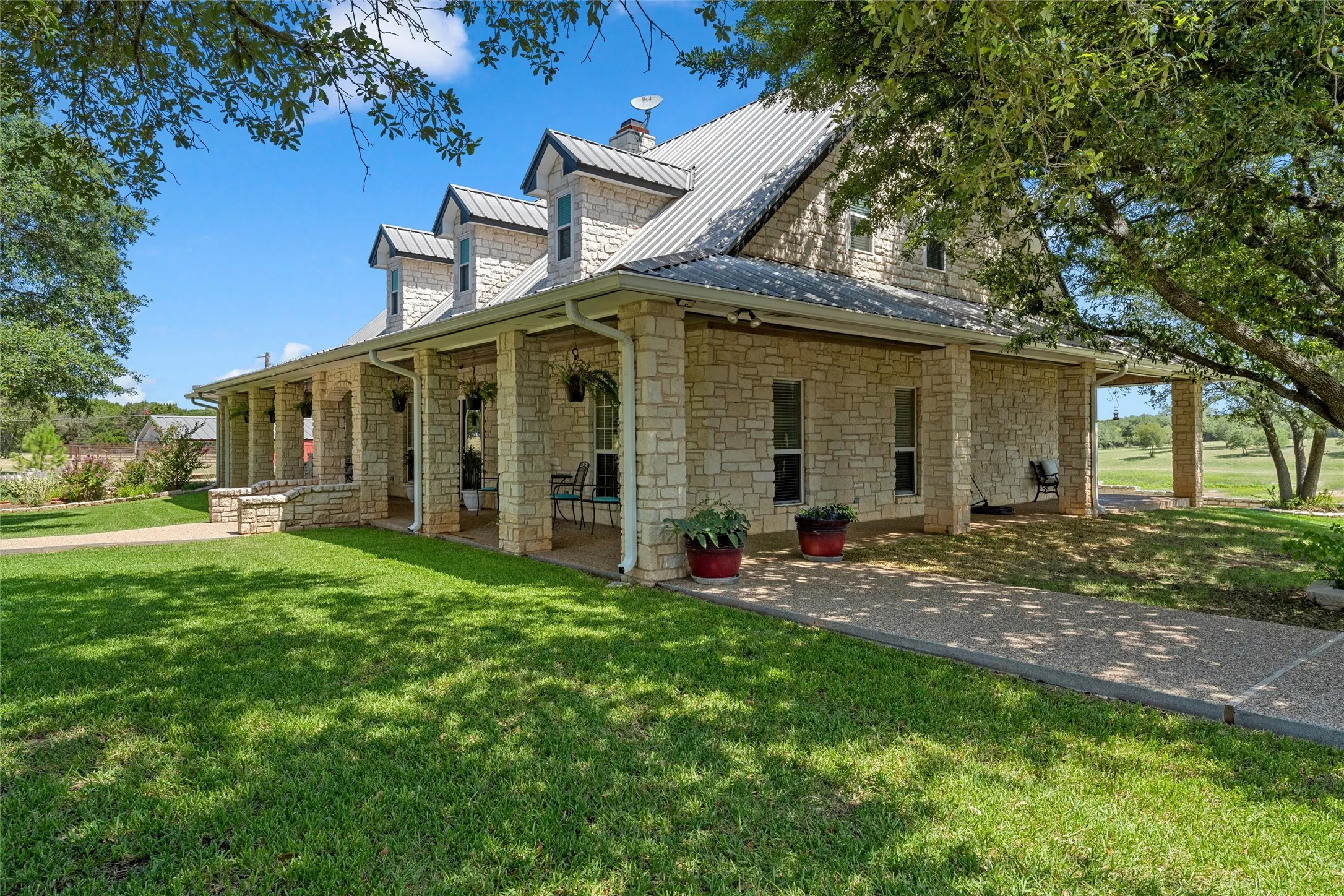 Farm For Sale in Hill County , 108 Mabry Lane, Whitney, Texas 76692, 3 Bedroom, 4 Bathroom, 4 Garage spaces, 3,150 Sqft, built in 2000, mls#21355478, Real Estate Agent in Whitney, Homes For Sale in Hill county, Homes For Sale in Whitney, Realtor in Whitney Texas, Real Estate Brokerage Independent Realty Texas, Luminita Cordes Realtor