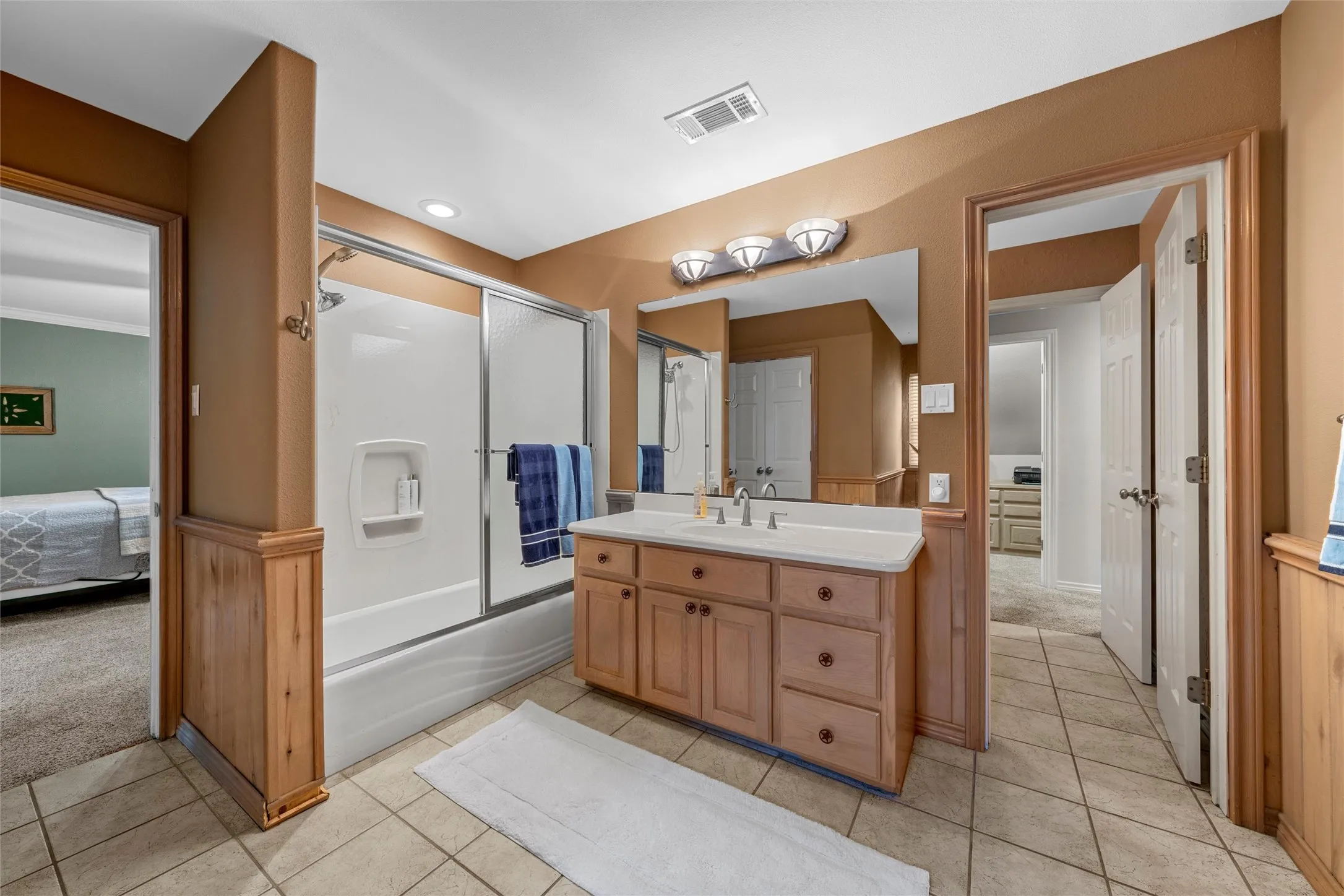 Farm For Sale in Hill County , 108 Mabry Lane, Whitney, Texas 76692, 3 Bedroom, 4 Bathroom, 4 Garage spaces, 3,150 Sqft, built in 2000, mls#21355478, Real Estate Agent in Whitney, Homes For Sale in Hill county, Homes For Sale in Whitney, Realtor in Whitney Texas, Real Estate Brokerage Independent Realty Texas, Luminita Cordes Realtor