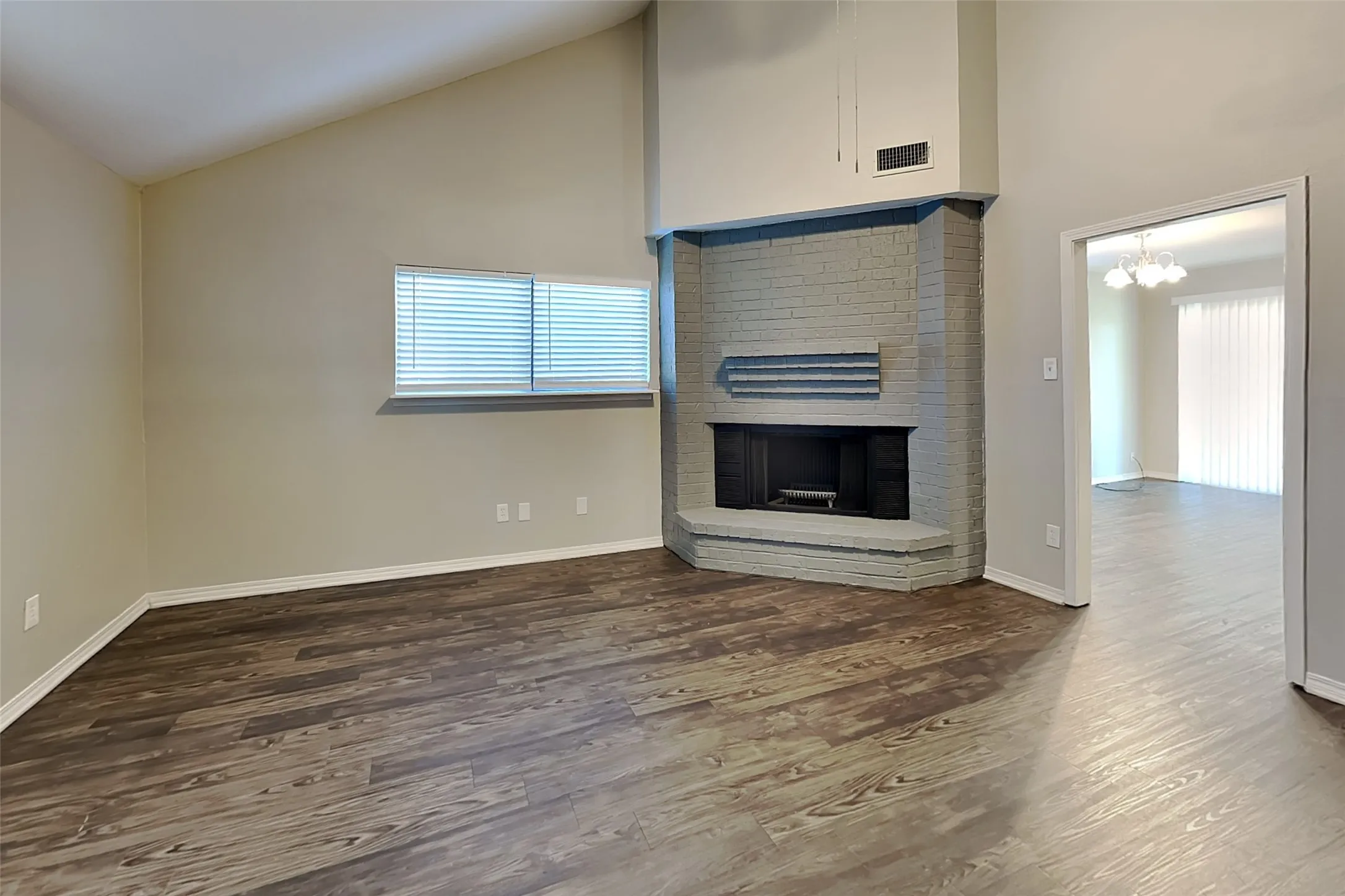 Single Family Residence For Rent in Collin County , 845 Whitehall Drive, Plano, Texas 75023, 3 Bedroom, 3 Bathroom, 2 Garage spaces, 1,473 Sqft, built in 1981, mls#21356250, Real Estate Agent in Plano, Homes For Rent in Collin county, Homes For Rent in Plano, Realtor in Plano Texas, Real Estate Brokerage Independent Realty Texas, Luminita Cordes Realtor