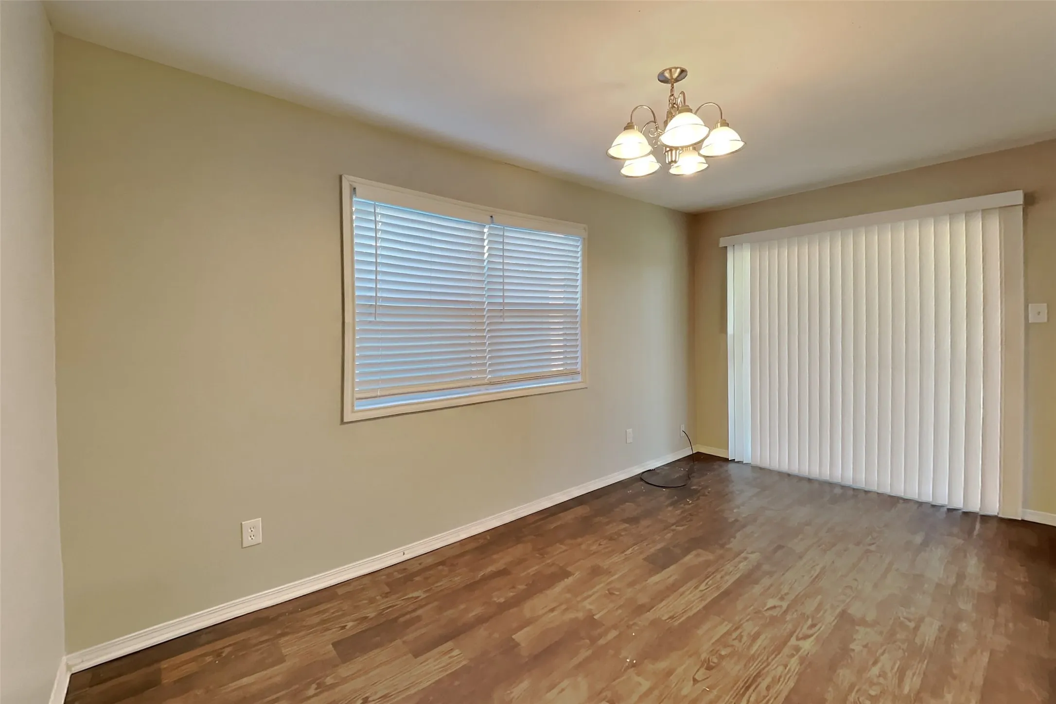 Single Family Residence For Rent in Collin County , 845 Whitehall Drive, Plano, Texas 75023, 3 Bedroom, 3 Bathroom, 2 Garage spaces, 1,473 Sqft, built in 1981, mls#21356250, Real Estate Agent in Plano, Homes For Rent in Collin county, Homes For Rent in Plano, Realtor in Plano Texas, Real Estate Brokerage Independent Realty Texas, Luminita Cordes Realtor