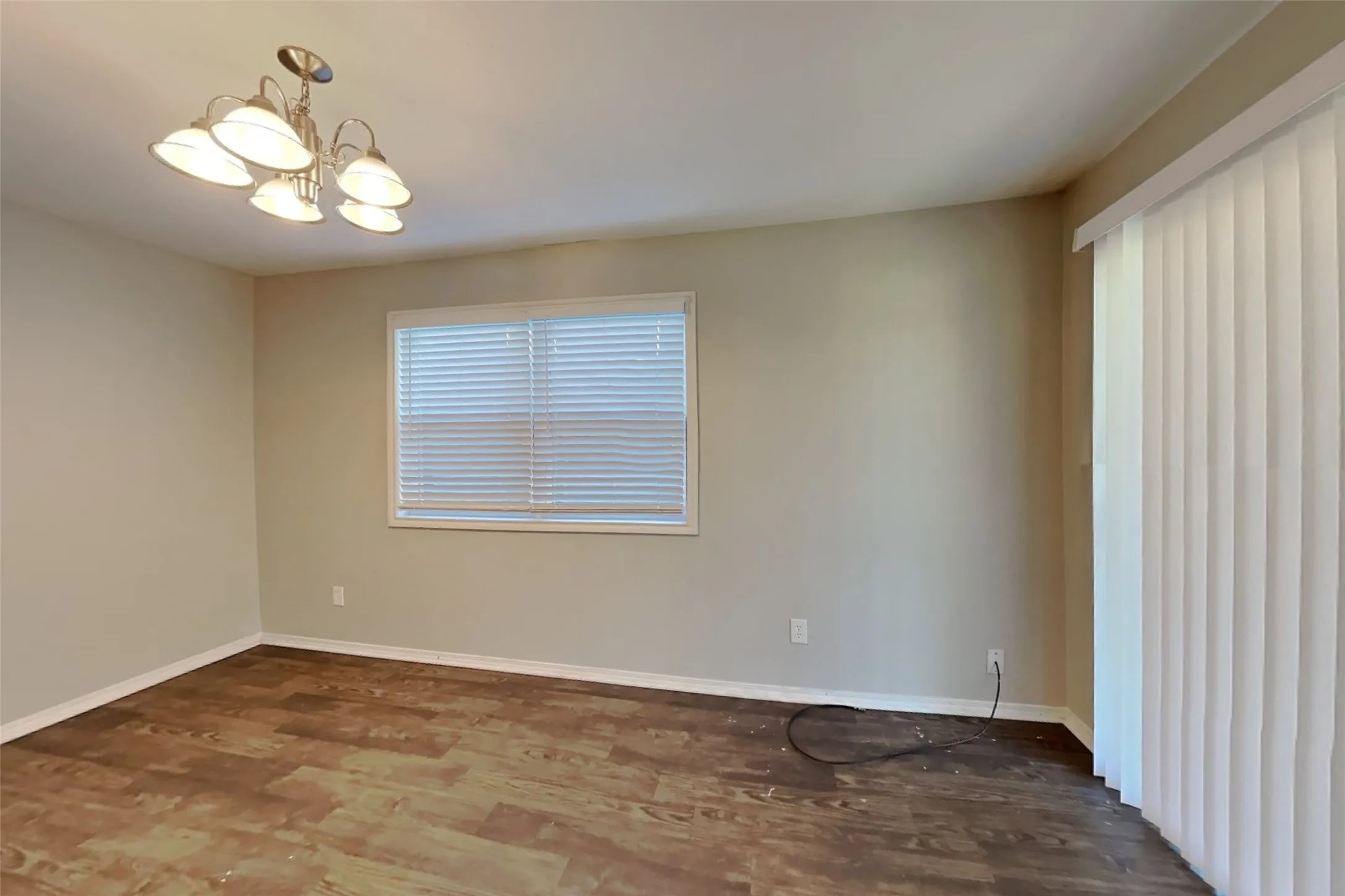 Single Family Residence For Rent in Collin County , 845 Whitehall Drive, Plano, Texas 75023, 3 Bedroom, 3 Bathroom, 2 Garage spaces, 1,473 Sqft, built in 1981, mls#21356250, Real Estate Agent in Plano, Homes For Rent in Collin county, Homes For Rent in Plano, Realtor in Plano Texas, Real Estate Brokerage Independent Realty Texas, Luminita Cordes Realtor