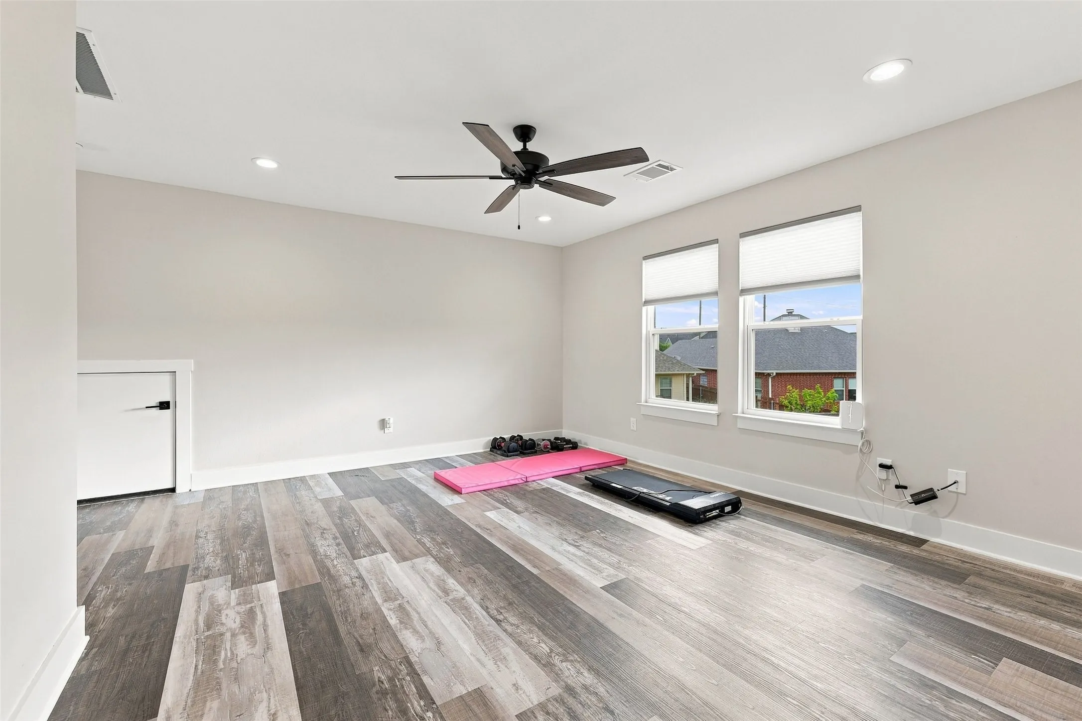 Single Family Residence For Sale in Grayson County , 403 Sonoma Court, Sherman, Texas 75092, 4 Bedroom, 3 Bathroom, 2 Garage spaces, 2,175 Sqft, built in 2021, mls#21351025, Real Estate Agent in Sherman, Homes For Sale in Grayson county, Homes For Sale in Sherman, Realtor in Sherman Texas, Real Estate Brokerage Independent Realty Texas, Luminita Cordes Realtor