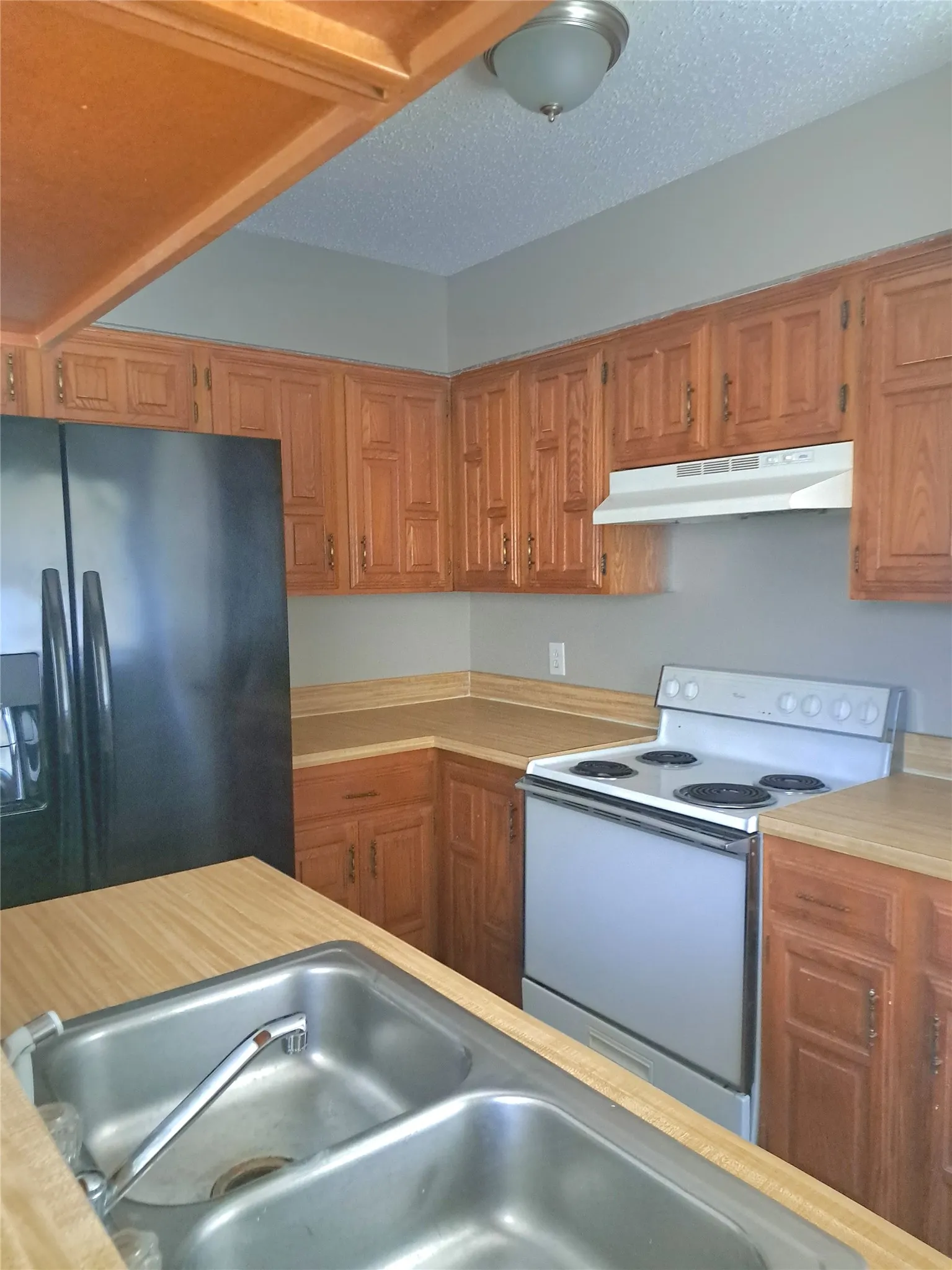 Duplex For Rent in Tarrant County , 1125 Highbush Drive 1127, Benbrook, Texas 76126, 2 Bedroom, 2 Bathroom, Garage spaces, 1,116 Sqft, built in 1982, Price $1,495, mls#21342154, Real Estate Agent in Benbrook, Homes For Rent in Tarrant county, Homes For Rent in Benbrook, Realtor in Benbrook Texas, Real Estate Brokerage Independent Realty Texas, Luminita Cordes Realtor