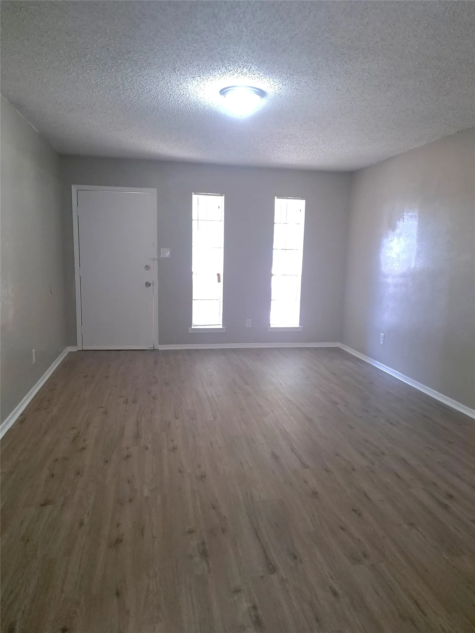 Duplex For Rent in Tarrant County , 1125 Highbush Drive 1127, Benbrook, Texas 76126, 2 Bedroom, 2 Bathroom, Garage spaces, 1,116 Sqft, built in 1982, Price $1,495, mls#21342154, Real Estate Agent in Benbrook, Homes For Rent in Tarrant county, Homes For Rent in Benbrook, Realtor in Benbrook Texas, Real Estate Brokerage Independent Realty Texas, Luminita Cordes Realtor