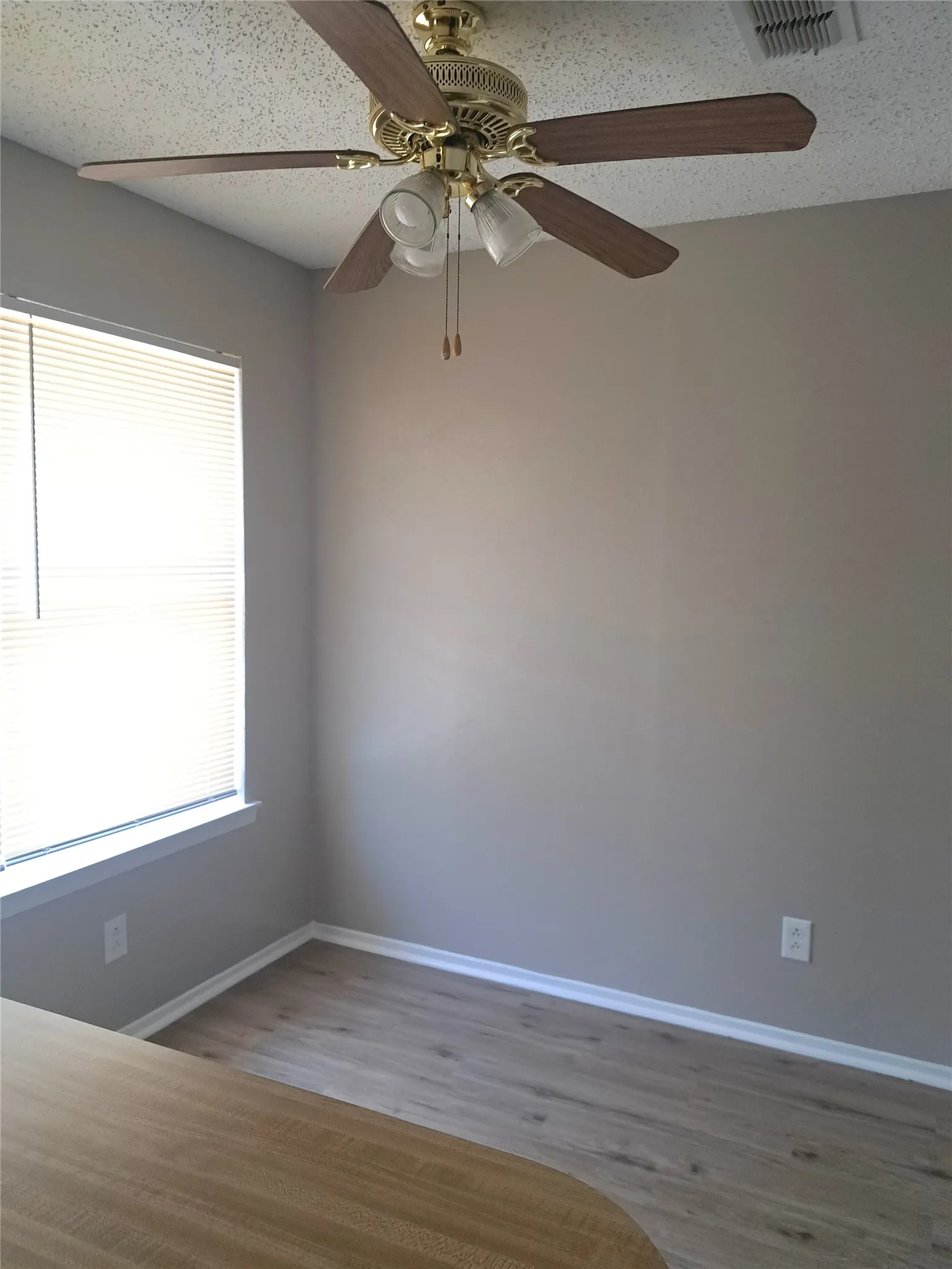 Duplex For Rent in Tarrant County , 1125 Highbush Drive 1127, Benbrook, Texas 76126, 2 Bedroom, 2 Bathroom, Garage spaces, 1,116 Sqft, built in 1982, Price $1,495, mls#21342154, Real Estate Agent in Benbrook, Homes For Rent in Tarrant county, Homes For Rent in Benbrook, Realtor in Benbrook Texas, Real Estate Brokerage Independent Realty Texas, Luminita Cordes Realtor