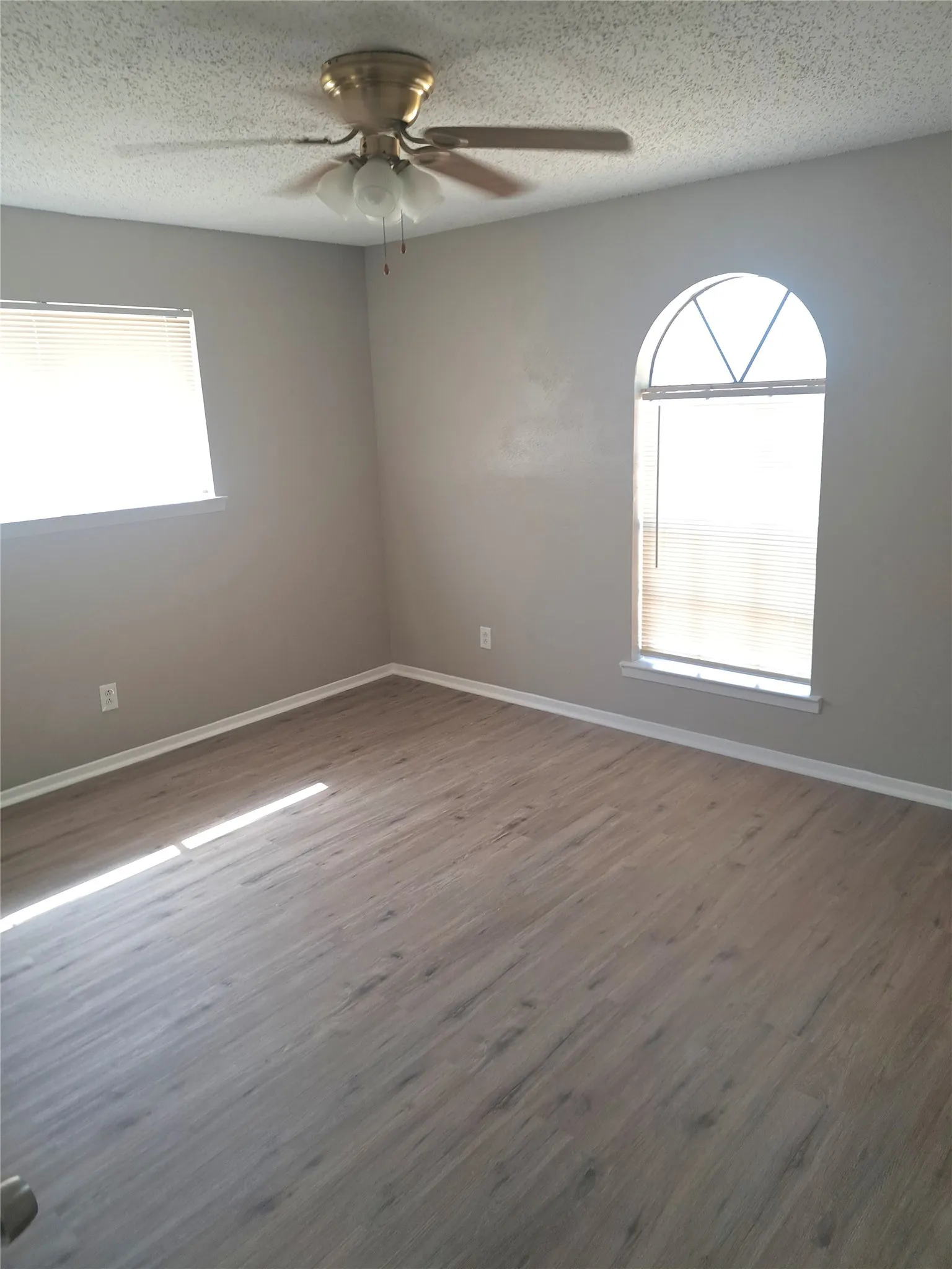 Duplex For Rent in Tarrant County , 1125 Highbush Drive 1127, Benbrook, Texas 76126, 2 Bedroom, 2 Bathroom, Garage spaces, 1,116 Sqft, built in 1982, Price $1,495, mls#21342154, Real Estate Agent in Benbrook, Homes For Rent in Tarrant county, Homes For Rent in Benbrook, Realtor in Benbrook Texas, Real Estate Brokerage Independent Realty Texas, Luminita Cordes Realtor