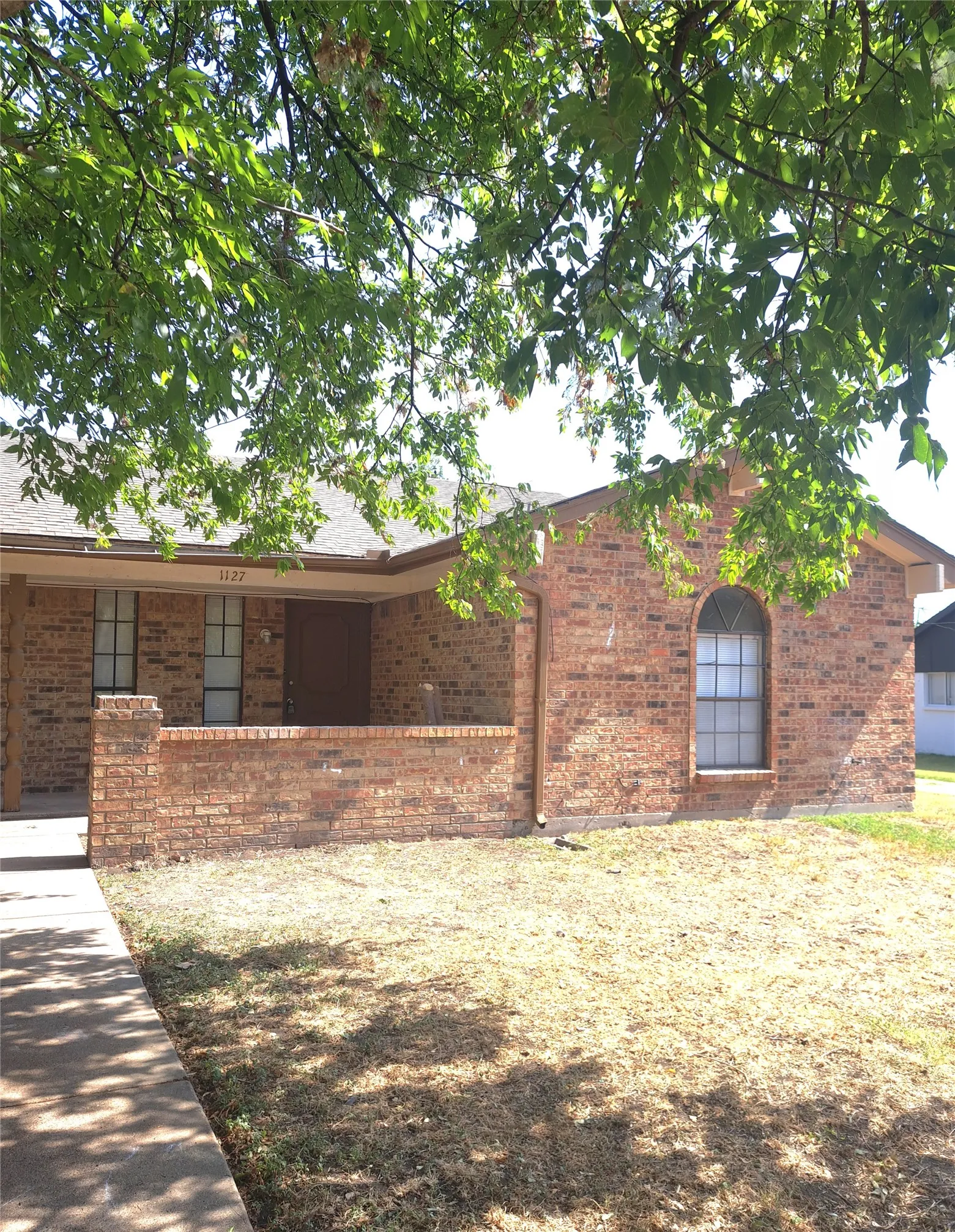 Duplex For Rent in Tarrant County , 1125 Highbush Drive 1127, Benbrook, Texas 76126, 2 Bedroom, 2 Bathroom, Garage spaces, 1,116 Sqft, built in 1982, Price $1,495, mls#21342154, Real Estate Agent in Benbrook, Homes For Rent in Tarrant county, Homes For Rent in Benbrook, Realtor in Benbrook Texas, Real Estate Brokerage Independent Realty Texas, Luminita Cordes Realtor