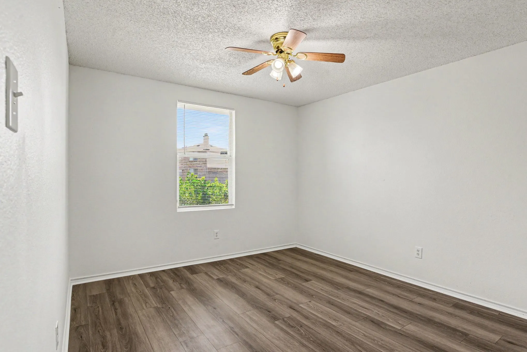 Single Family Residence For Rent in Dallas County , 1424 Junction Run, Mesquite, Texas 75181, 3 Bedroom, 2 Bathroom, 2 Garage spaces, 1,389 Sqft, built in 2005, Price $2,695, mls#21354202, Real Estate Agent in Mesquite, Homes For Rent in Dallas county, Homes For Rent in Mesquite, Realtor in Mesquite Texas, Real Estate Brokerage Independent Realty Texas, Luminita Cordes Realtor