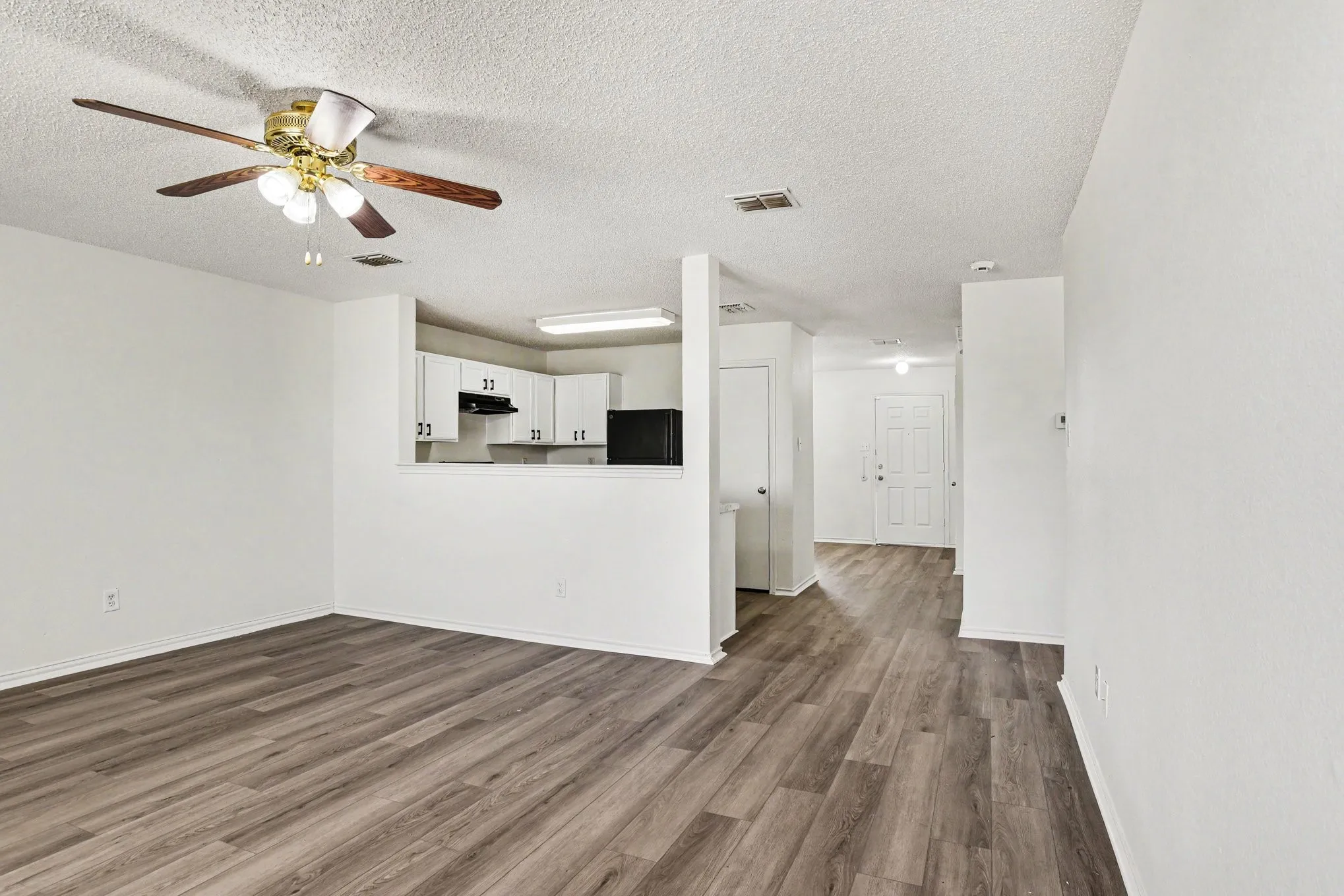 Single Family Residence For Rent in Dallas County , 1424 Junction Run, Mesquite, Texas 75181, 3 Bedroom, 2 Bathroom, 2 Garage spaces, 1,389 Sqft, built in 2005, Price $2,695, mls#21354202, Real Estate Agent in Mesquite, Homes For Rent in Dallas county, Homes For Rent in Mesquite, Realtor in Mesquite Texas, Real Estate Brokerage Independent Realty Texas, Luminita Cordes Realtor