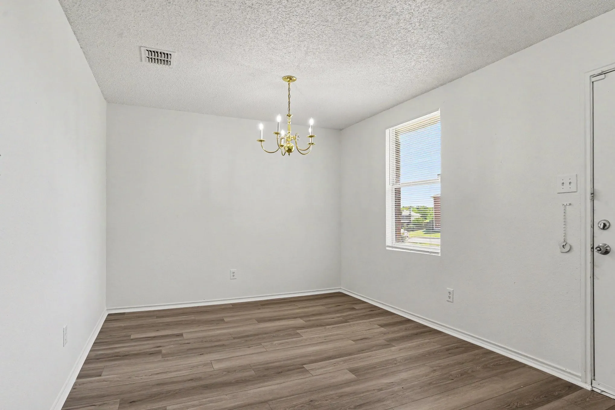 Single Family Residence For Rent in Dallas County , 1424 Junction Run, Mesquite, Texas 75181, 3 Bedroom, 2 Bathroom, 2 Garage spaces, 1,389 Sqft, built in 2005, Price $2,695, mls#21354202, Real Estate Agent in Mesquite, Homes For Rent in Dallas county, Homes For Rent in Mesquite, Realtor in Mesquite Texas, Real Estate Brokerage Independent Realty Texas, Luminita Cordes Realtor