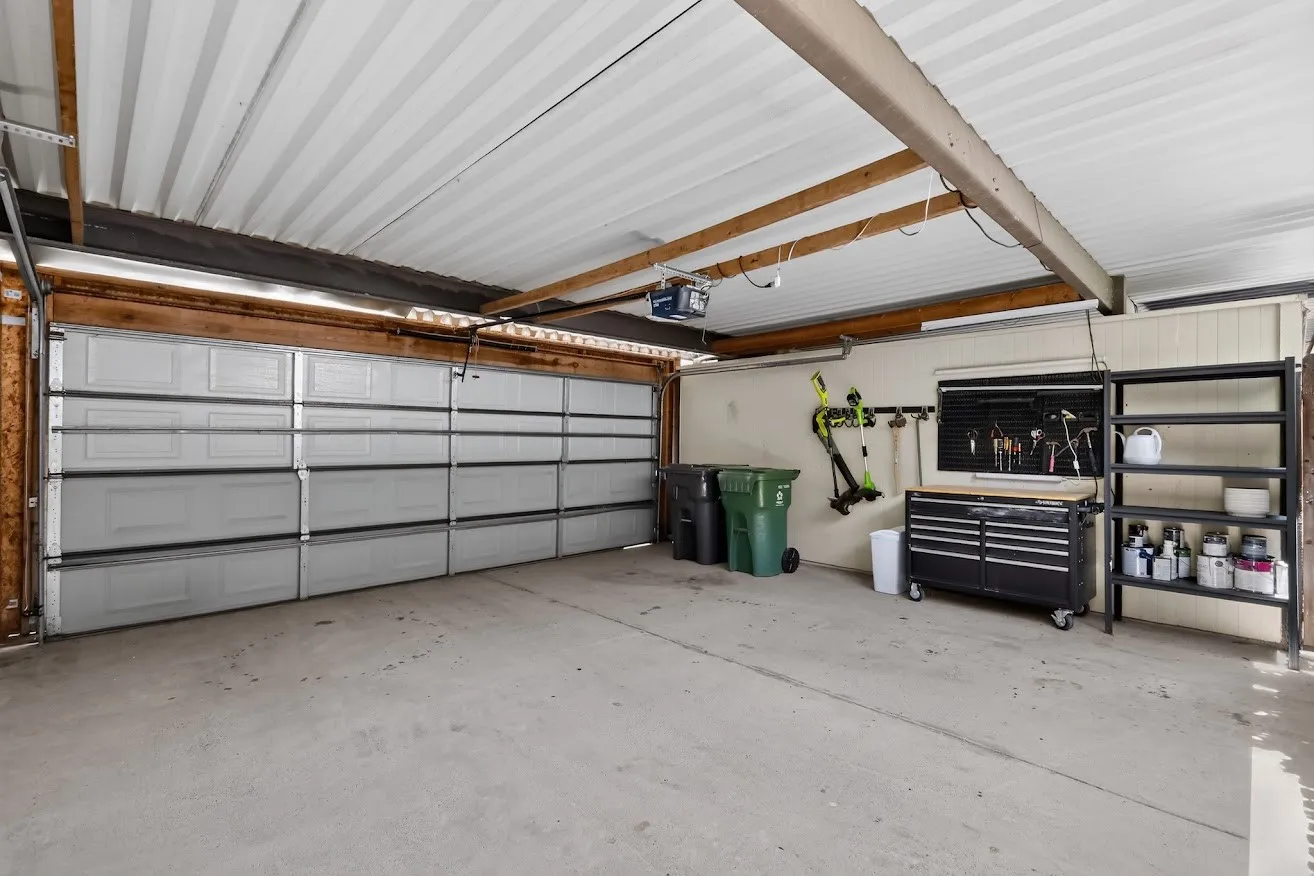 Townhouse For Sale in Tarrant County , 2115 Warnford Place, Arlington, Texas 76015, 3 Bedroom, 3 Bathroom, 2 Garage spaces, 1,400 Sqft, built in 1973, mls#21355926, Real Estate Agent in Arlington, Homes For Sale in Tarrant county, Homes For Sale in Arlington, Realtor in Arlington Texas, Real Estate Brokerage Independent Realty Texas, Luminita Cordes Realtor