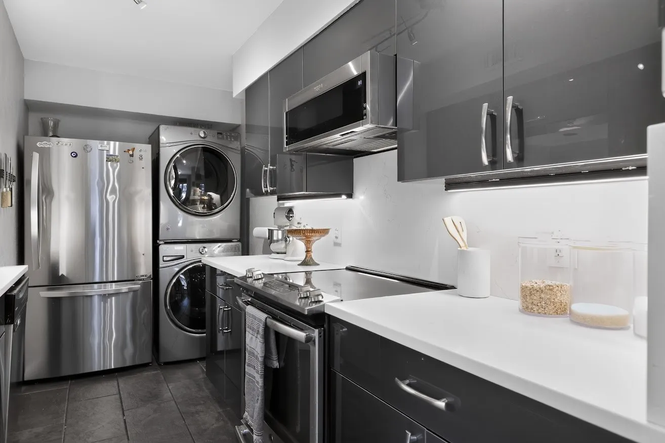 Townhouse For Sale in Tarrant County , 2115 Warnford Place, Arlington, Texas 76015, 3 Bedroom, 3 Bathroom, 2 Garage spaces, 1,400 Sqft, built in 1973, mls#21355926, Real Estate Agent in Arlington, Homes For Sale in Tarrant county, Homes For Sale in Arlington, Realtor in Arlington Texas, Real Estate Brokerage Independent Realty Texas, Luminita Cordes Realtor