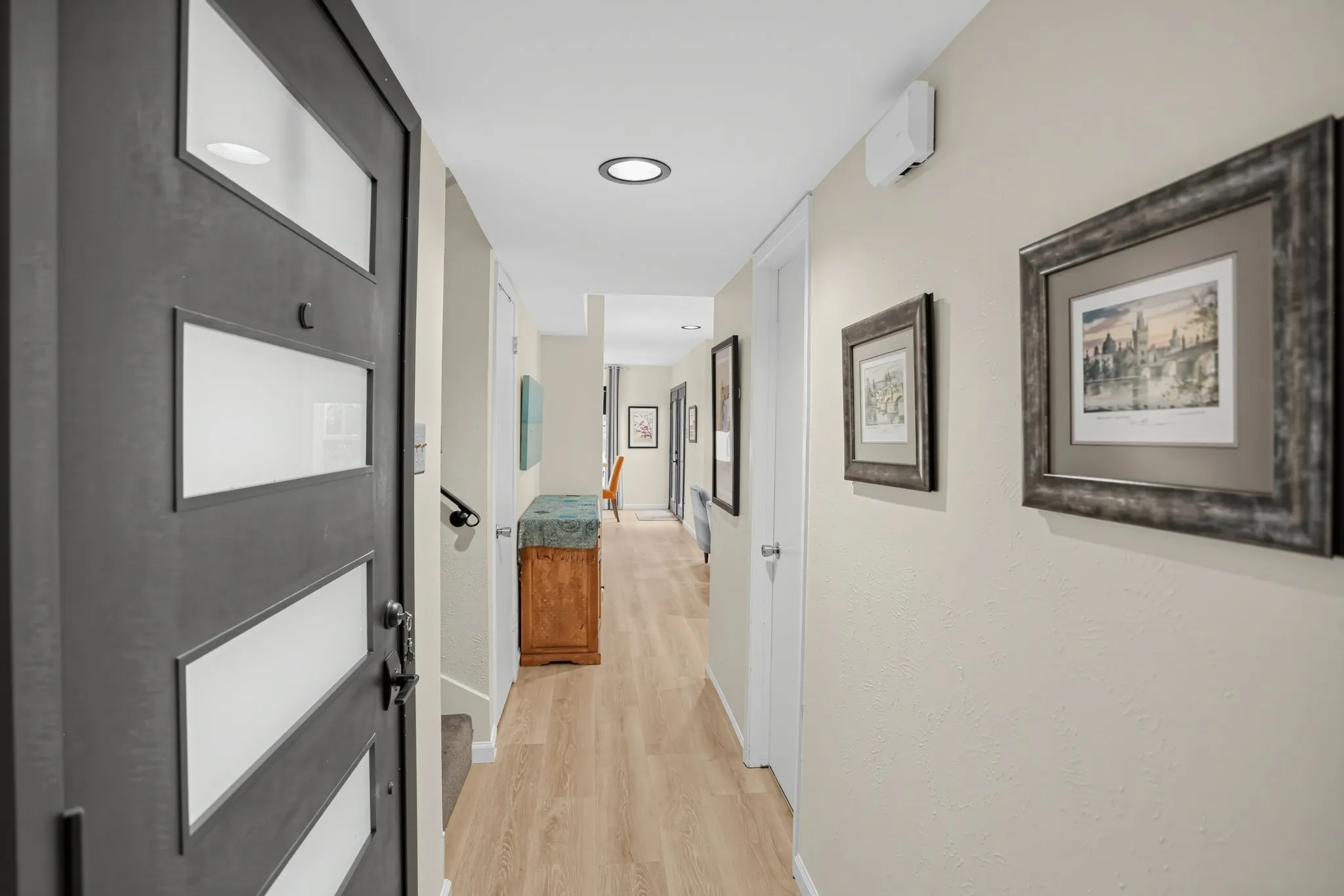 Townhouse For Sale in Tarrant County , 2115 Warnford Place, Arlington, Texas 76015, 3 Bedroom, 3 Bathroom, 2 Garage spaces, 1,400 Sqft, built in 1973, mls#21355926, Real Estate Agent in Arlington, Homes For Sale in Tarrant county, Homes For Sale in Arlington, Realtor in Arlington Texas, Real Estate Brokerage Independent Realty Texas, Luminita Cordes Realtor