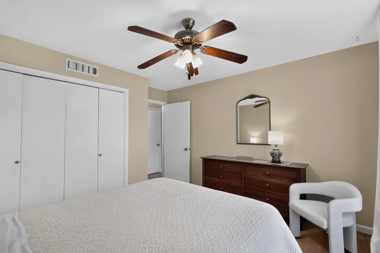 Townhouse For Sale in Tarrant County , 2115 Warnford Place, Arlington, Texas 76015, 3 Bedroom, 3 Bathroom, 2 Garage spaces, 1,400 Sqft, built in 1973, mls#21355926, Real Estate Agent in Arlington, Homes For Sale in Tarrant county, Homes For Sale in Arlington, Realtor in Arlington Texas, Real Estate Brokerage Independent Realty Texas, Luminita Cordes Realtor