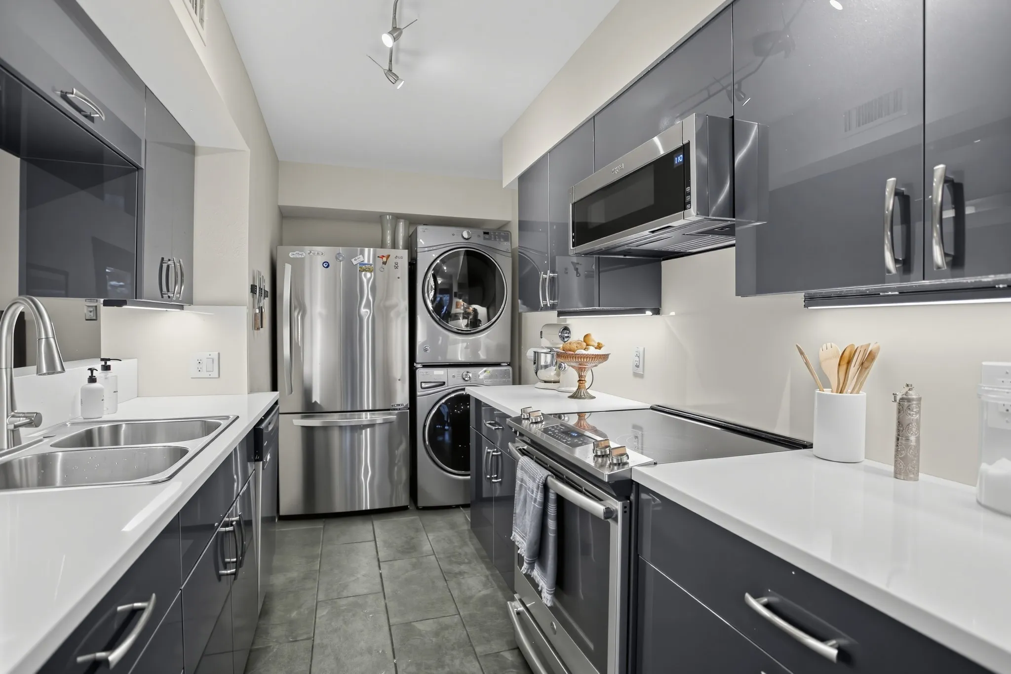 Townhouse For Sale in Tarrant County , 2115 Warnford Place, Arlington, Texas 76015, 3 Bedroom, 3 Bathroom, 2 Garage spaces, 1,400 Sqft, built in 1973, mls#21355926, Real Estate Agent in Arlington, Homes For Sale in Tarrant county, Homes For Sale in Arlington, Realtor in Arlington Texas, Real Estate Brokerage Independent Realty Texas, Luminita Cordes Realtor