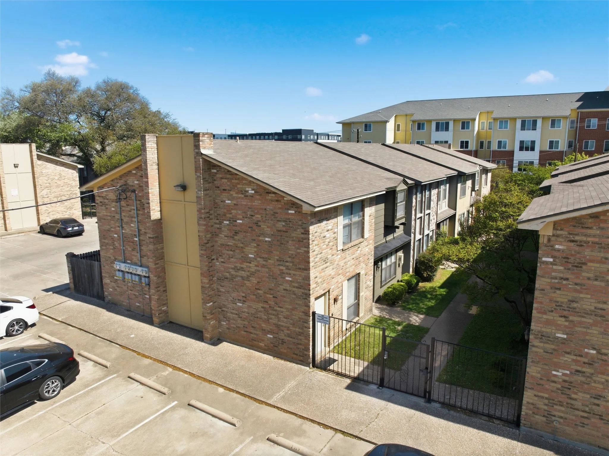 Condominium For Rent in Mc Lennan County , 1371 S 11th Street, Waco, Texas 76706, 2 Bedroom, 3 Bathroom, Garage spaces, 1,164 Sqft, built in 1983, mls#21356259, Real Estate Agent in Waco, Homes For Rent in Mc Lennan county, Homes For Rent in Waco, Realtor in Waco Texas, Real Estate Brokerage Independent Realty Texas, Luminita Cordes Realtor