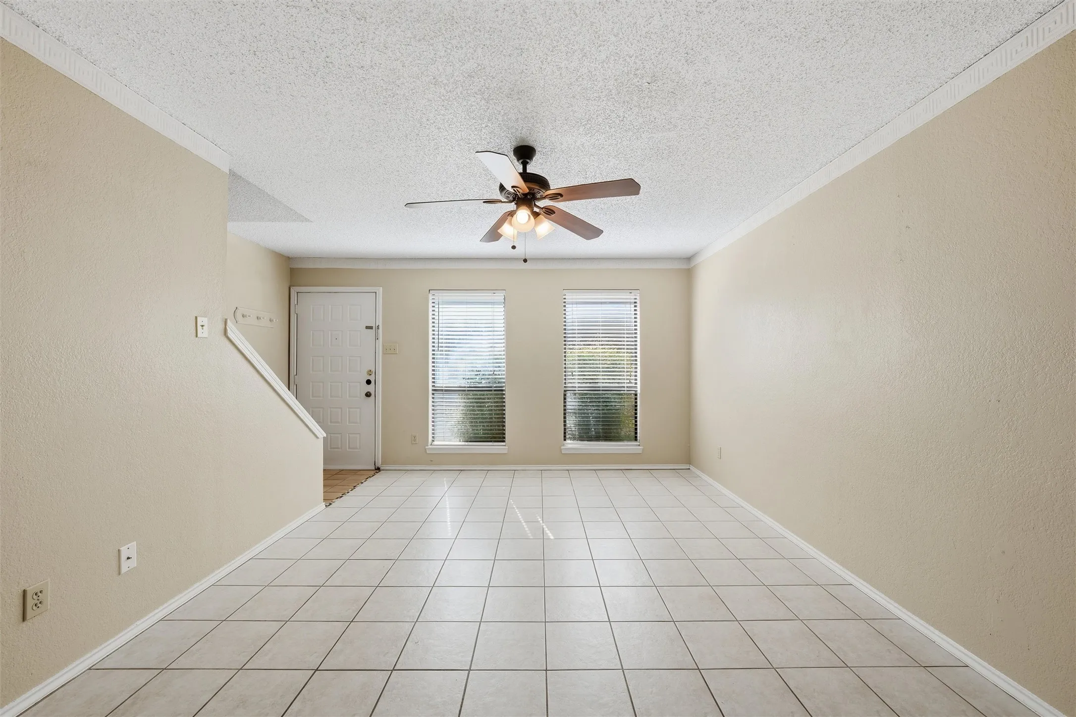 Condominium For Rent in Mc Lennan County , 1371 S 11th Street, Waco, Texas 76706, 2 Bedroom, 3 Bathroom, Garage spaces, 1,164 Sqft, built in 1983, mls#21356259, Real Estate Agent in Waco, Homes For Rent in Mc Lennan county, Homes For Rent in Waco, Realtor in Waco Texas, Real Estate Brokerage Independent Realty Texas, Luminita Cordes Realtor