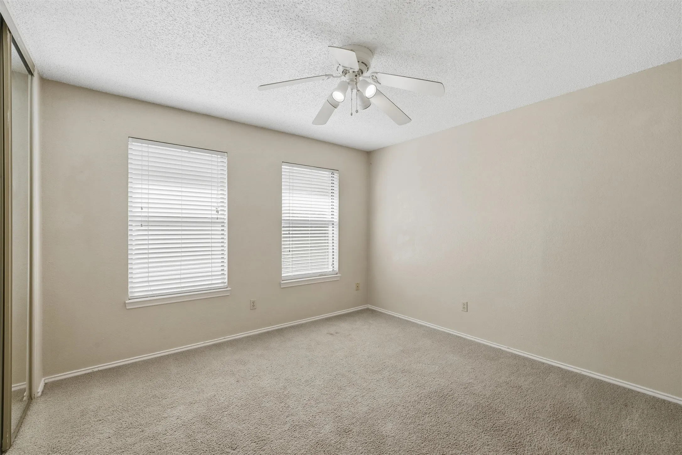 Condominium For Rent in Mc Lennan County , 1371 S 11th Street, Waco, Texas 76706, 2 Bedroom, 3 Bathroom, Garage spaces, 1,164 Sqft, built in 1983, mls#21356259, Real Estate Agent in Waco, Homes For Rent in Mc Lennan county, Homes For Rent in Waco, Realtor in Waco Texas, Real Estate Brokerage Independent Realty Texas, Luminita Cordes Realtor