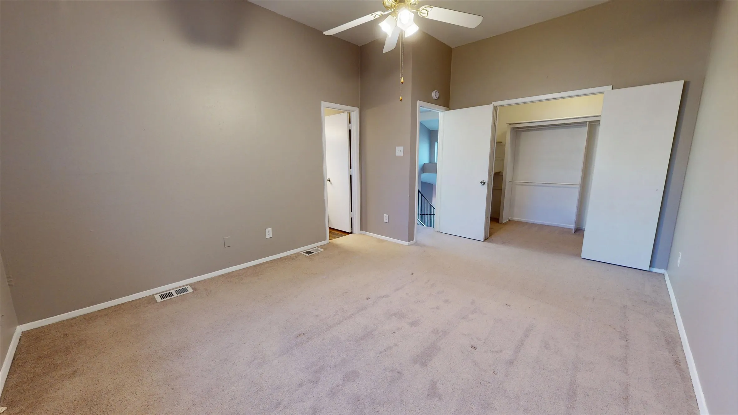 Carpeted room featuring a ceiling fan with light, a closet with bi-fold doors, and neutral wall​​‌​​​​‌​​‌‌​‌‌​​​‌‌​‌​‌​‌​​​‌​​ tones