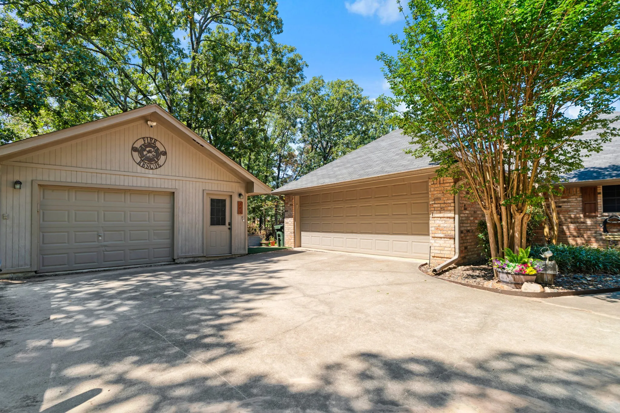 Single Family Residence For Sale in Lamar County , 245 Red Oak Lane, Powderly, Texas 75473, 3 Bedroom, 2 Bathroom, 2 Garage spaces, 1,994 Sqft, built in 1995, mls#21355209, Real Estate Agent in Powderly, Homes For Sale in Lamar county, Homes For Sale in Powderly, Realtor in Powderly Texas, Real Estate Brokerage Independent Realty Texas, Luminita Cordes Realtor