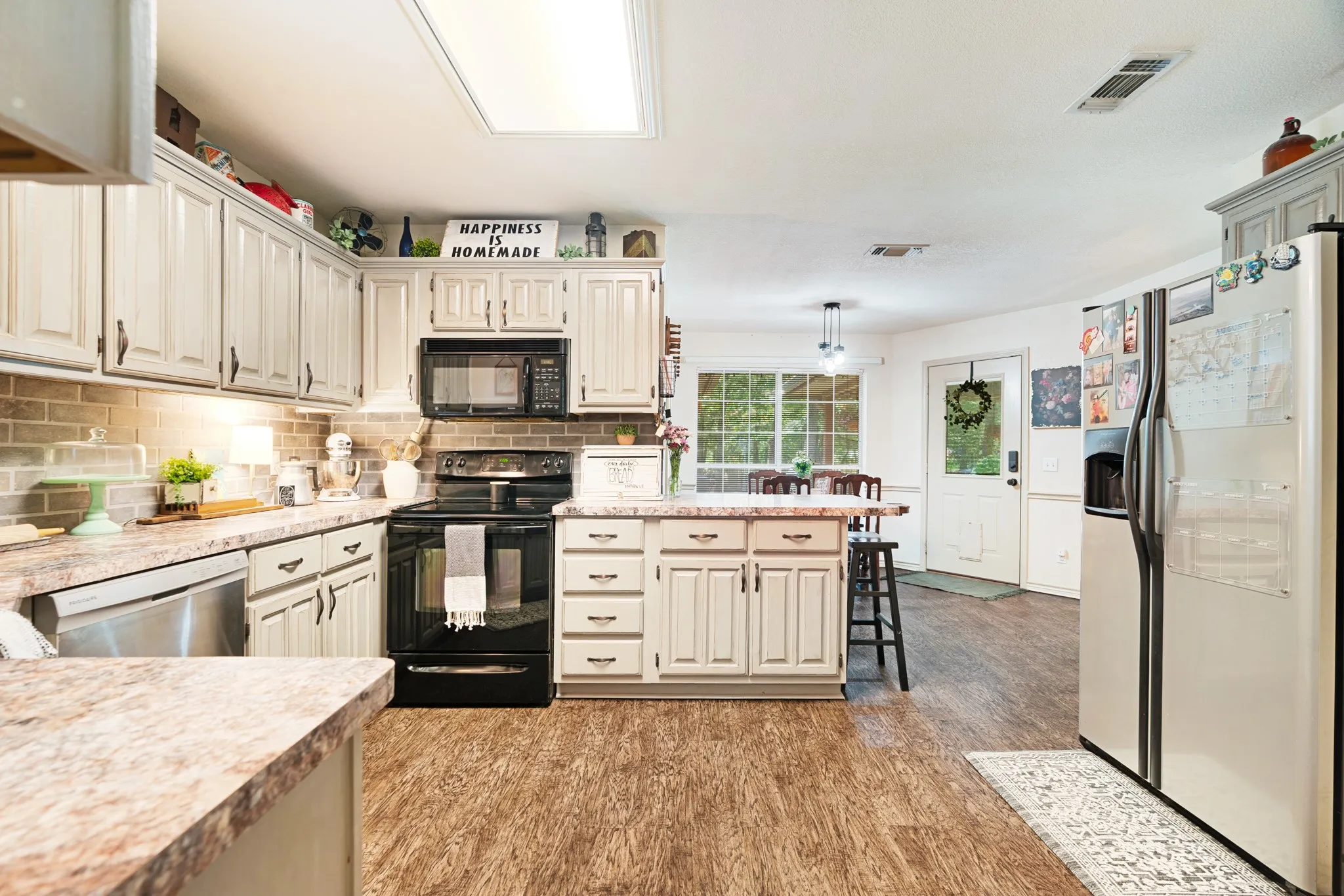 Single Family Residence For Sale in Lamar County , 245 Red Oak Lane, Powderly, Texas 75473, 3 Bedroom, 2 Bathroom, 2 Garage spaces, 1,994 Sqft, built in 1995, mls#21355209, Real Estate Agent in Powderly, Homes For Sale in Lamar county, Homes For Sale in Powderly, Realtor in Powderly Texas, Real Estate Brokerage Independent Realty Texas, Luminita Cordes Realtor