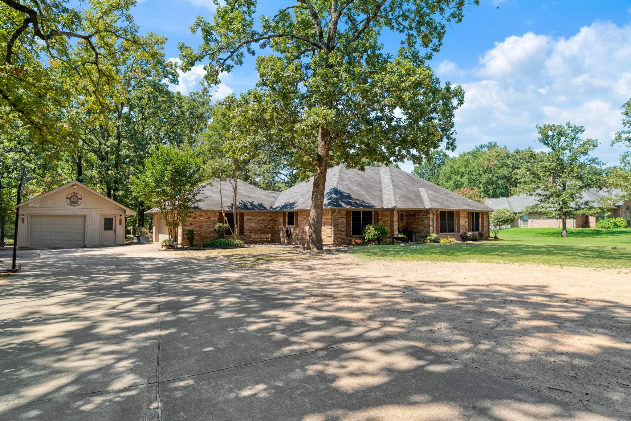 Single Family Residence For Sale in Lamar County , 245 Red Oak Lane, Powderly, Texas 75473, 3 Bedroom, 2 Bathroom, 2 Garage spaces, 1,994 Sqft, built in 1995, mls#21355209, Real Estate Agent in Powderly, Homes For Sale in Lamar county, Homes For Sale in Powderly, Realtor in Powderly Texas, Real Estate Brokerage Independent Realty Texas, Luminita Cordes Realtor