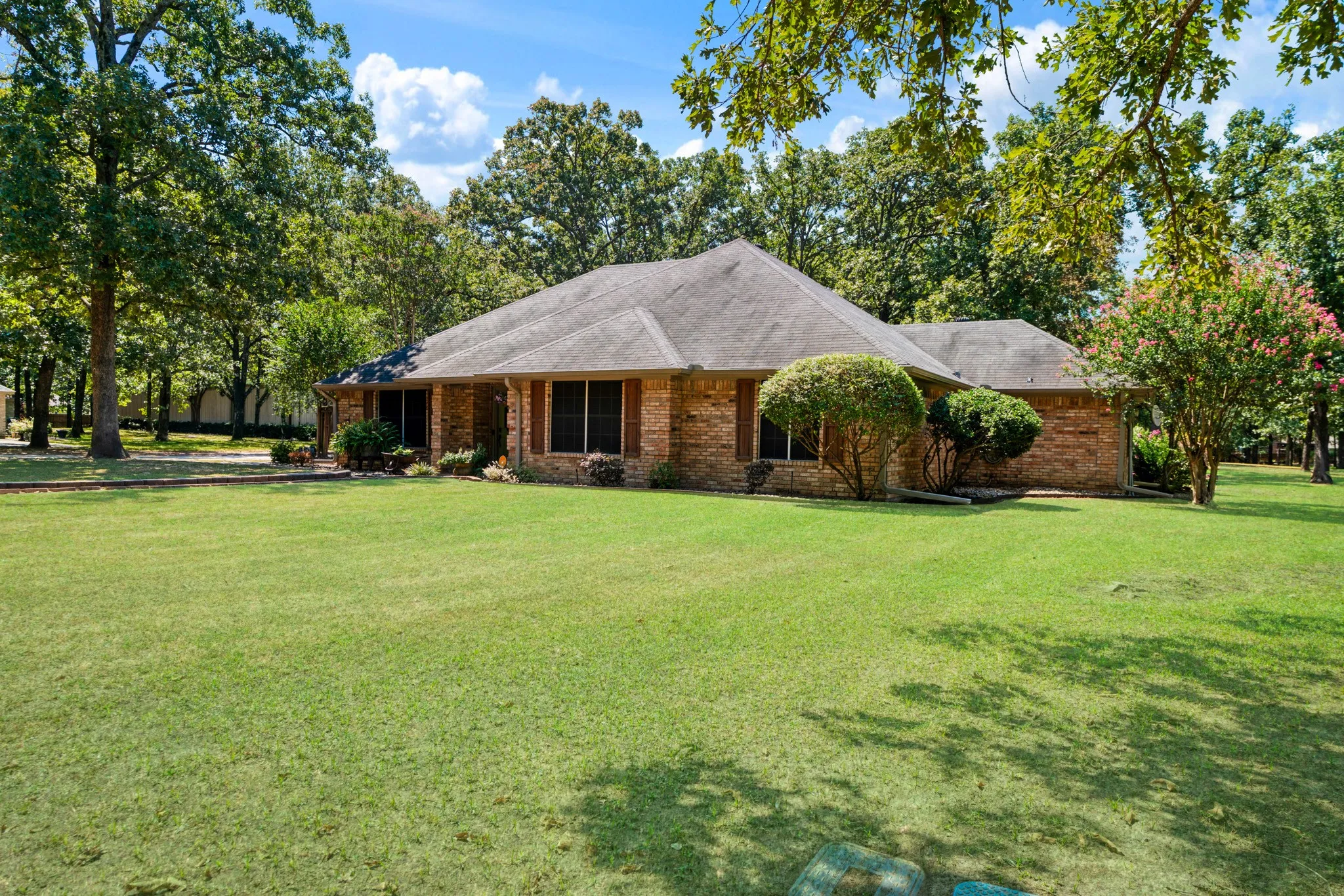 Single Family Residence For Sale in Lamar County , 245 Red Oak Lane, Powderly, Texas 75473, 3 Bedroom, 2 Bathroom, 2 Garage spaces, 1,994 Sqft, built in 1995, mls#21355209, Real Estate Agent in Powderly, Homes For Sale in Lamar county, Homes For Sale in Powderly, Realtor in Powderly Texas, Real Estate Brokerage Independent Realty Texas, Luminita Cordes Realtor