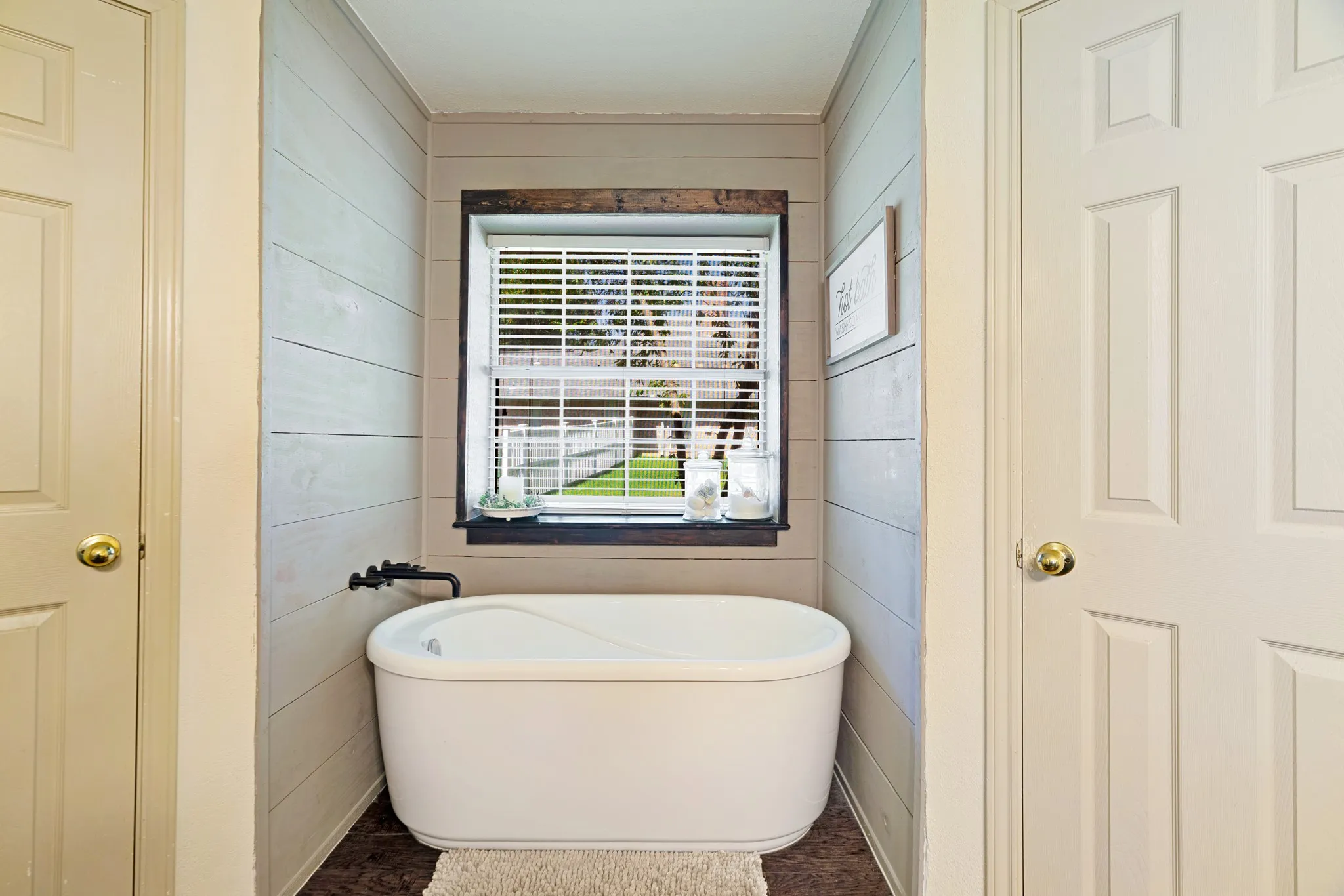 Single Family Residence For Sale in Lamar County , 245 Red Oak Lane, Powderly, Texas 75473, 3 Bedroom, 2 Bathroom, 2 Garage spaces, 1,994 Sqft, built in 1995, mls#21355209, Real Estate Agent in Powderly, Homes For Sale in Lamar county, Homes For Sale in Powderly, Realtor in Powderly Texas, Real Estate Brokerage Independent Realty Texas, Luminita Cordes Realtor