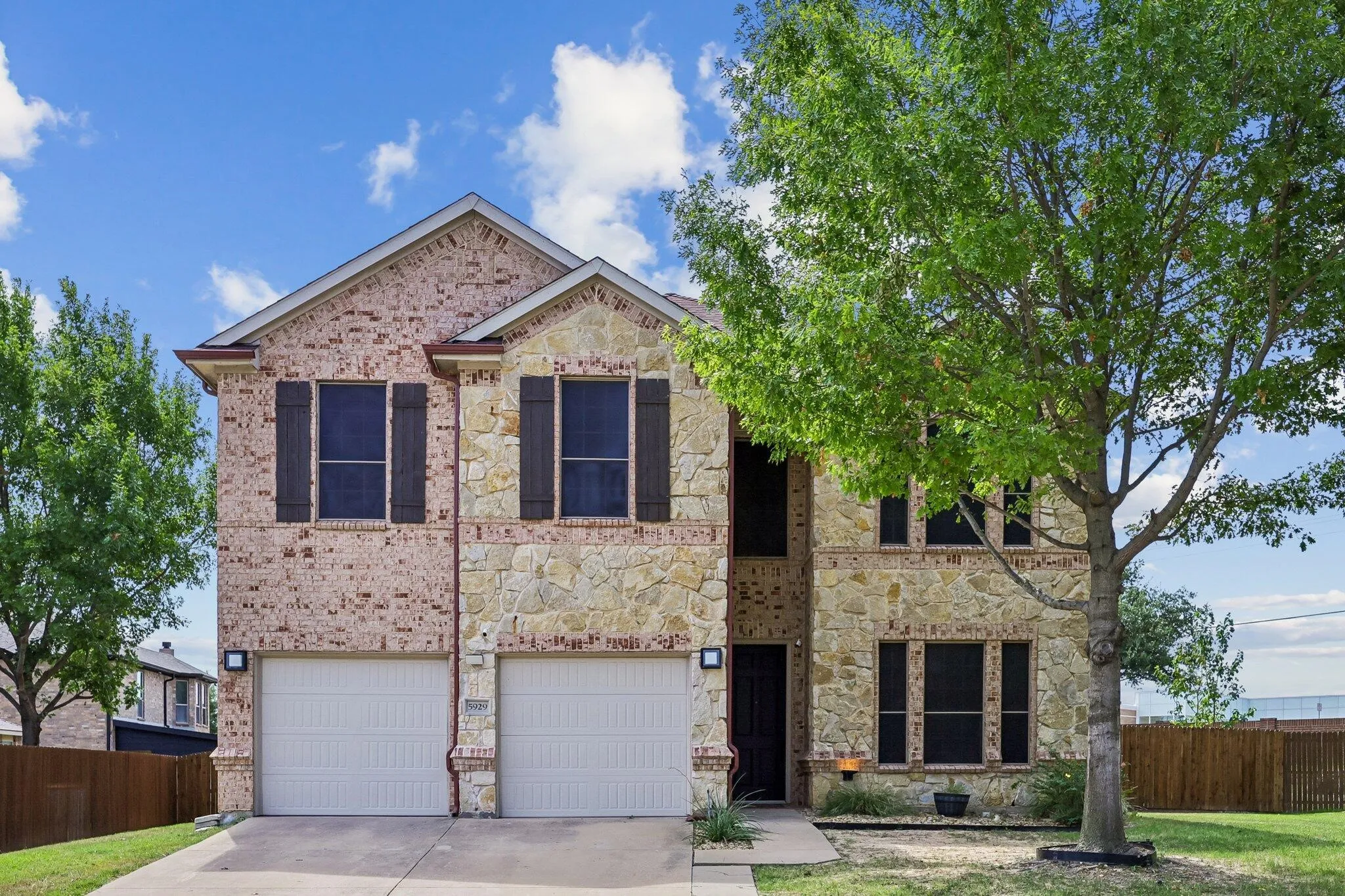 Single Family Residence For Sale in Tarrant County , 5929 Clipper Lane, Fort Worth, Texas 76179, 4 Bedroom, 4 Bathroom, 2 Garage spaces, 3,610 Sqft, built in 2007, mls#21356275, Real Estate Agent in Fort Worth, Homes For Sale in Tarrant county, Homes For Sale in Fort Worth, Realtor in Fort Worth Texas, Real Estate Brokerage Independent Realty Texas, Luminita Cordes Realtor