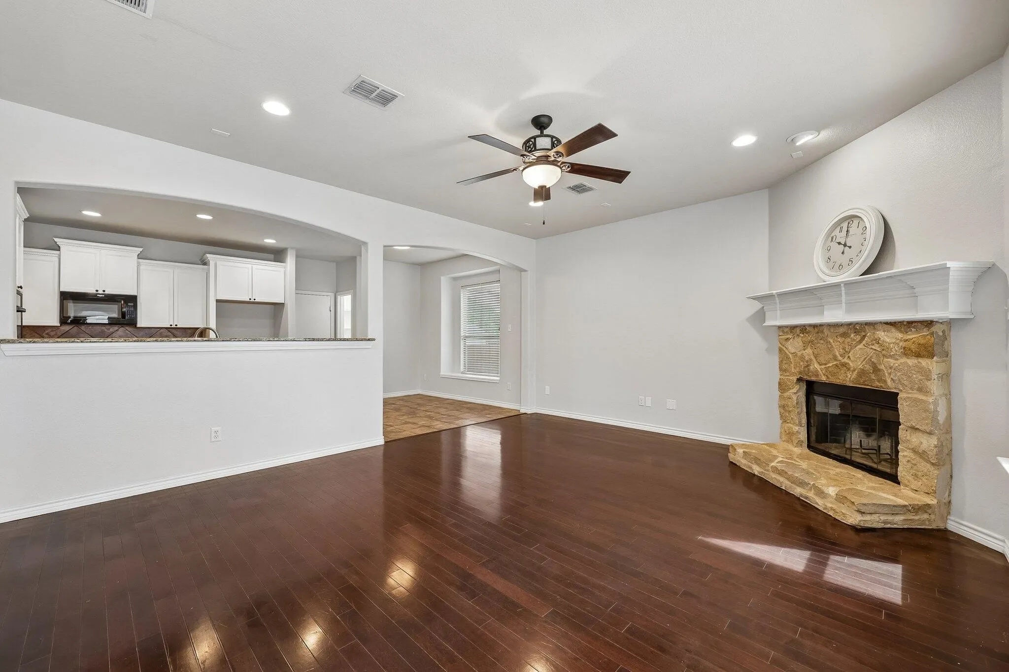 Single Family Residence For Sale in Tarrant County , 5929 Clipper Lane, Fort Worth, Texas 76179, 4 Bedroom, 4 Bathroom, 2 Garage spaces, 3,610 Sqft, built in 2007, mls#21356275, Real Estate Agent in Fort Worth, Homes For Sale in Tarrant county, Homes For Sale in Fort Worth, Realtor in Fort Worth Texas, Real Estate Brokerage Independent Realty Texas, Luminita Cordes Realtor