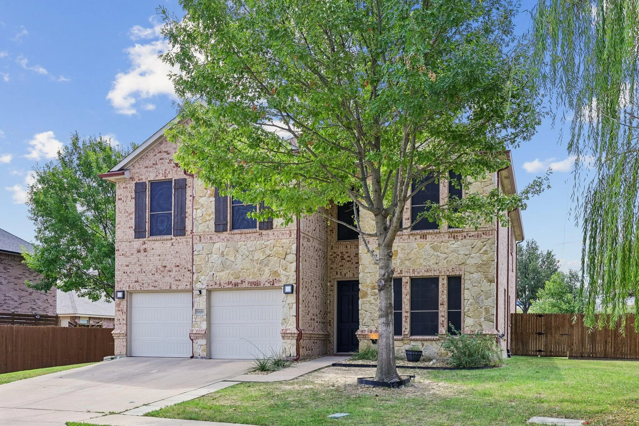 Single Family Residence For Sale in Tarrant County , 5929 Clipper Lane, Fort Worth, Texas 76179, 4 Bedroom, 4 Bathroom, 2 Garage spaces, 3,610 Sqft, built in 2007, mls#21356275, Real Estate Agent in Fort Worth, Homes For Sale in Tarrant county, Homes For Sale in Fort Worth, Realtor in Fort Worth Texas, Real Estate Brokerage Independent Realty Texas, Luminita Cordes Realtor
