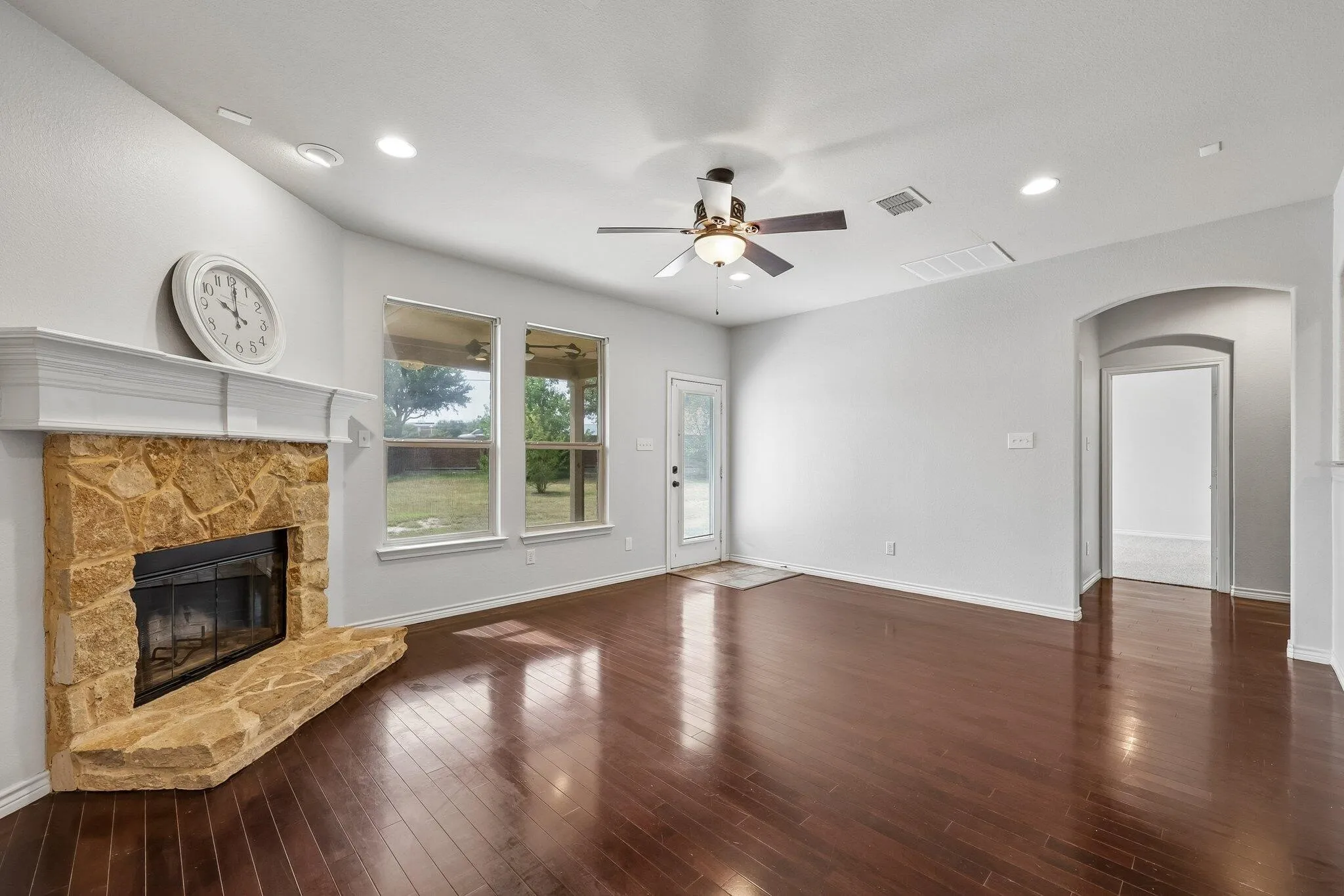 Single Family Residence For Sale in Tarrant County , 5929 Clipper Lane, Fort Worth, Texas 76179, 4 Bedroom, 4 Bathroom, 2 Garage spaces, 3,610 Sqft, built in 2007, mls#21356275, Real Estate Agent in Fort Worth, Homes For Sale in Tarrant county, Homes For Sale in Fort Worth, Realtor in Fort Worth Texas, Real Estate Brokerage Independent Realty Texas, Luminita Cordes Realtor