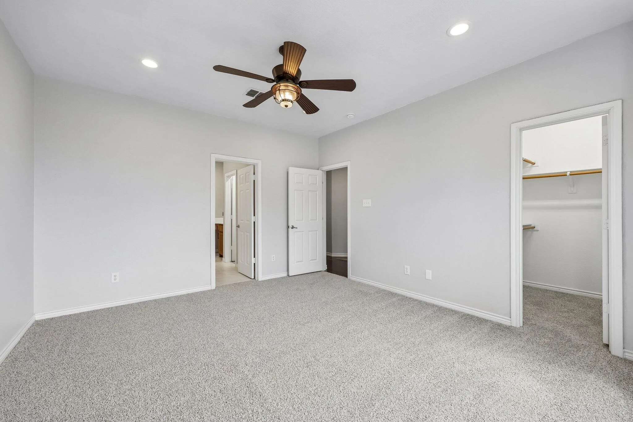 Single Family Residence For Sale in Tarrant County , 5929 Clipper Lane, Fort Worth, Texas 76179, 4 Bedroom, 4 Bathroom, 2 Garage spaces, 3,610 Sqft, built in 2007, mls#21356275, Real Estate Agent in Fort Worth, Homes For Sale in Tarrant county, Homes For Sale in Fort Worth, Realtor in Fort Worth Texas, Real Estate Brokerage Independent Realty Texas, Luminita Cordes Realtor