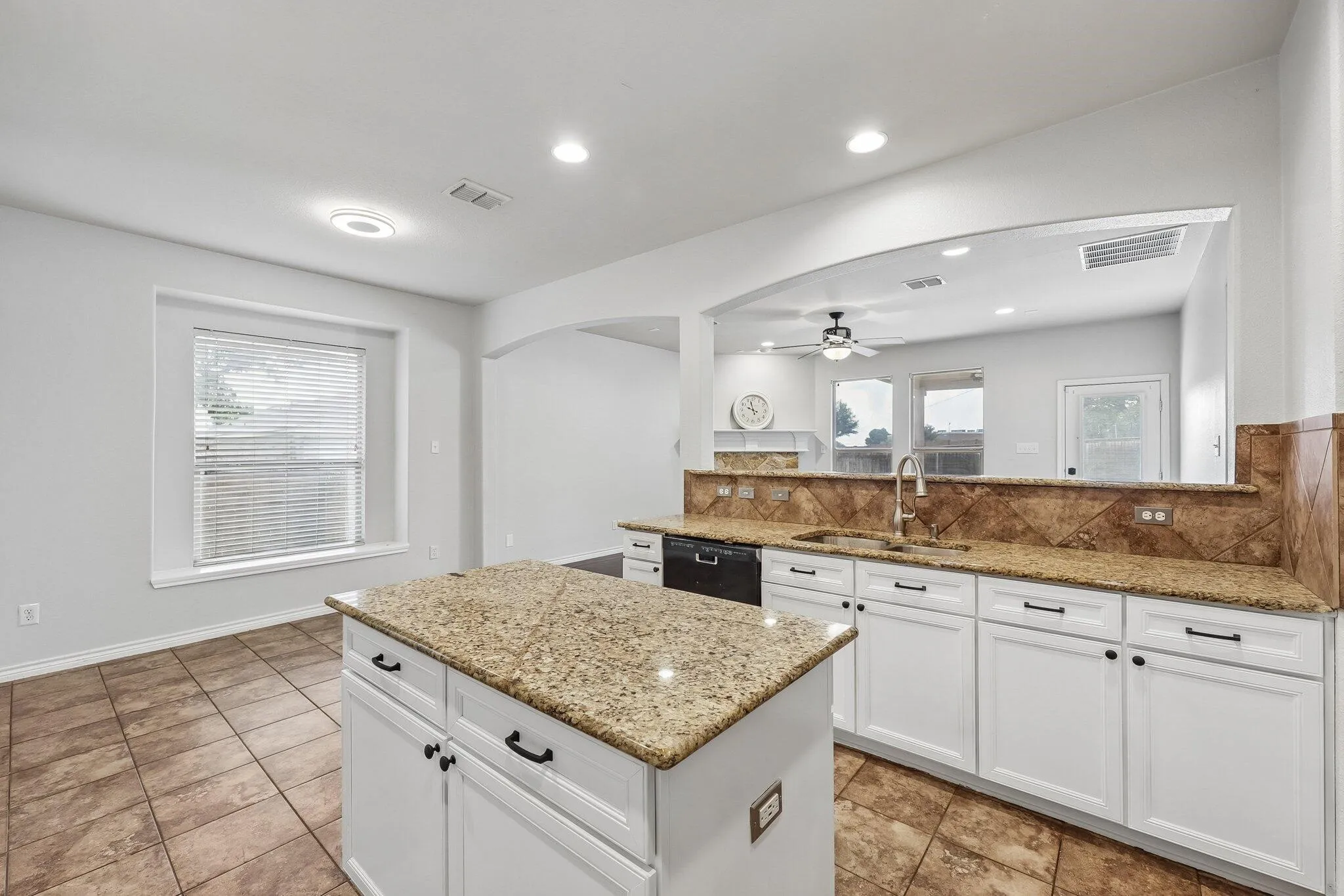Single Family Residence For Sale in Tarrant County , 5929 Clipper Lane, Fort Worth, Texas 76179, 4 Bedroom, 4 Bathroom, 2 Garage spaces, 3,610 Sqft, built in 2007, mls#21356275, Real Estate Agent in Fort Worth, Homes For Sale in Tarrant county, Homes For Sale in Fort Worth, Realtor in Fort Worth Texas, Real Estate Brokerage Independent Realty Texas, Luminita Cordes Realtor