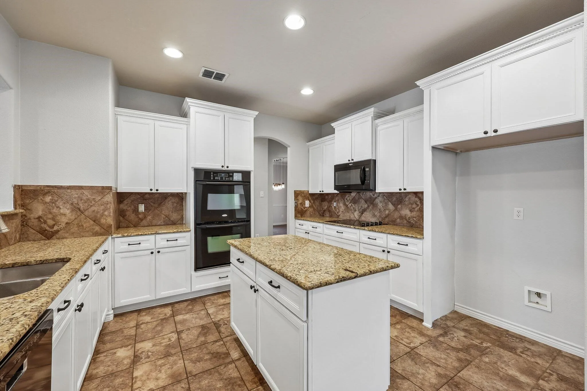 Single Family Residence For Sale in Tarrant County , 5929 Clipper Lane, Fort Worth, Texas 76179, 4 Bedroom, 4 Bathroom, 2 Garage spaces, 3,610 Sqft, built in 2007, mls#21356275, Real Estate Agent in Fort Worth, Homes For Sale in Tarrant county, Homes For Sale in Fort Worth, Realtor in Fort Worth Texas, Real Estate Brokerage Independent Realty Texas, Luminita Cordes Realtor