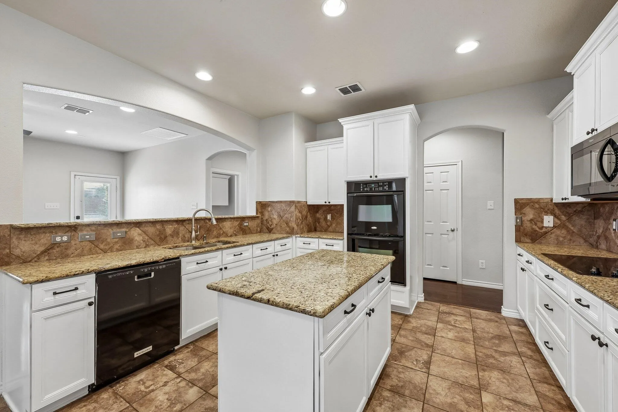 Single Family Residence For Sale in Tarrant County , 5929 Clipper Lane, Fort Worth, Texas 76179, 4 Bedroom, 4 Bathroom, 2 Garage spaces, 3,610 Sqft, built in 2007, mls#21356275, Real Estate Agent in Fort Worth, Homes For Sale in Tarrant county, Homes For Sale in Fort Worth, Realtor in Fort Worth Texas, Real Estate Brokerage Independent Realty Texas, Luminita Cordes Realtor