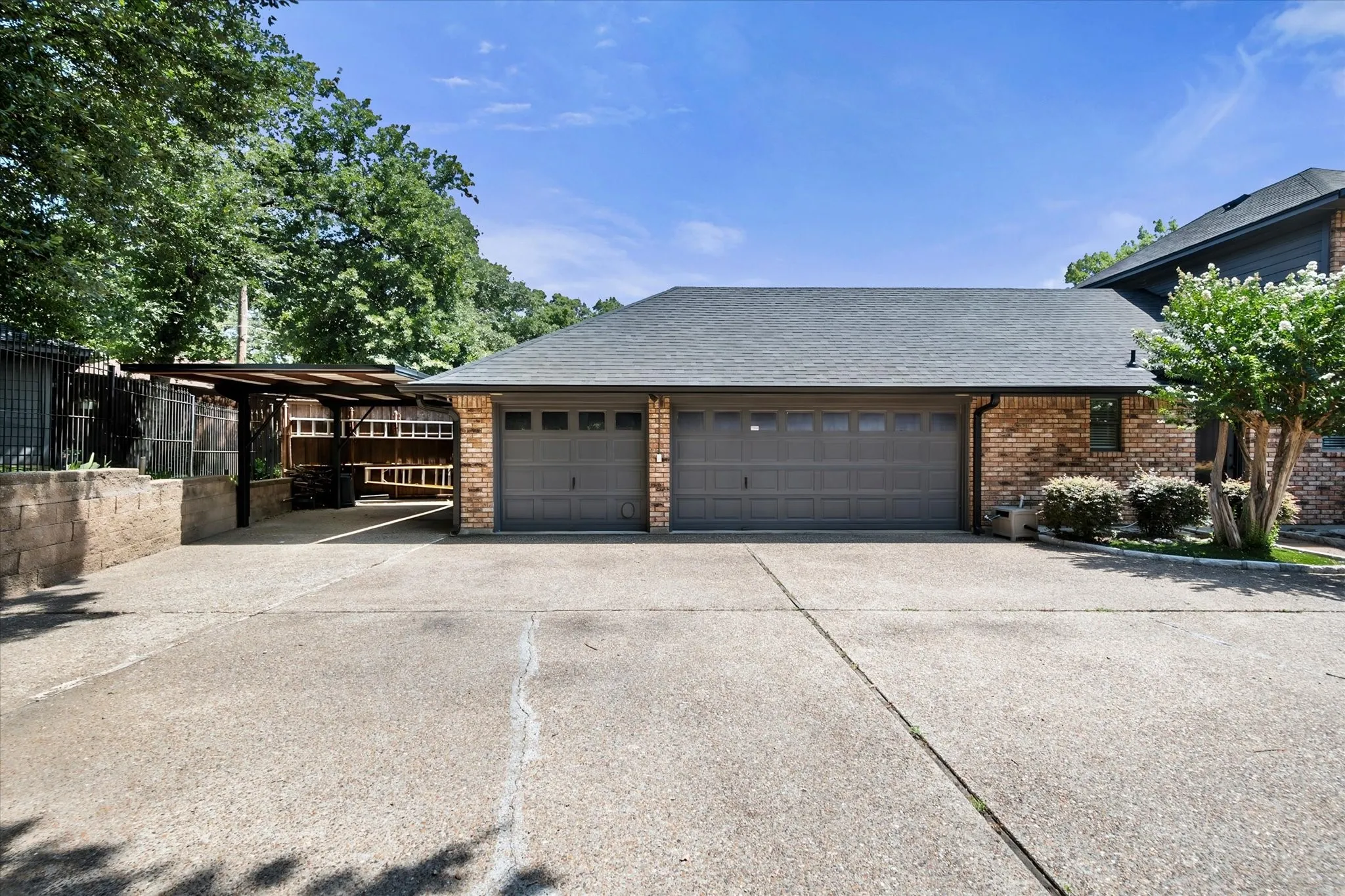 Single Family Residence For Sale in Tarrant County , 3320 Thorntree Court, Arlington, Texas 76016, 4 Bedroom, 4 Bathroom, 3 Garage spaces, 3,426 Sqft, built in 1986, mls#21355205, Real Estate Agent in Arlington, Homes For Sale in Tarrant county, Homes For Sale in Arlington, Realtor in Arlington Texas, Real Estate Brokerage Independent Realty Texas, Luminita Cordes Realtor