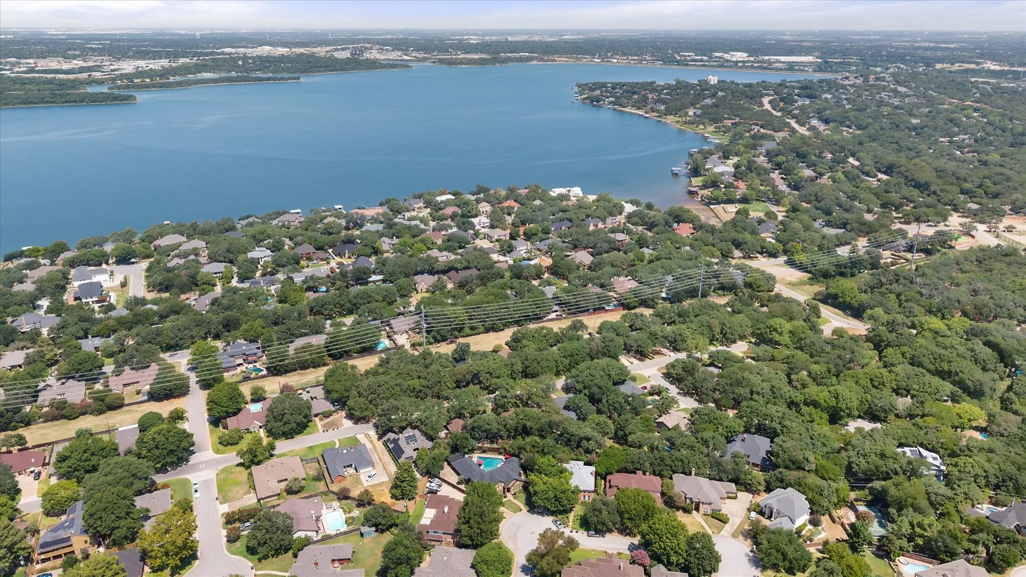 Single Family Residence For Sale in Tarrant County , 3320 Thorntree Court, Arlington, Texas 76016, 4 Bedroom, 4 Bathroom, 3 Garage spaces, 3,426 Sqft, built in 1986, mls#21355205, Real Estate Agent in Arlington, Homes For Sale in Tarrant county, Homes For Sale in Arlington, Realtor in Arlington Texas, Real Estate Brokerage Independent Realty Texas, Luminita Cordes Realtor