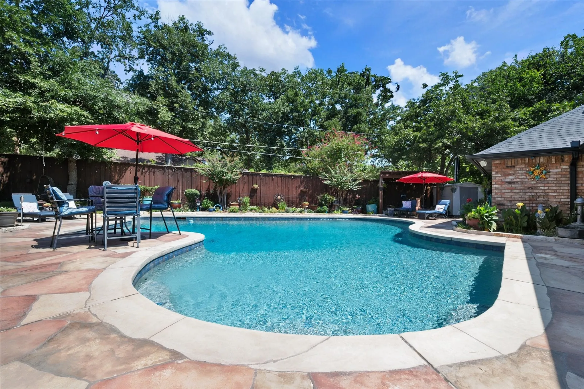 Single Family Residence For Sale in Tarrant County , 3320 Thorntree Court, Arlington, Texas 76016, 4 Bedroom, 4 Bathroom, 3 Garage spaces, 3,426 Sqft, built in 1986, mls#21355205, Real Estate Agent in Arlington, Homes For Sale in Tarrant county, Homes For Sale in Arlington, Realtor in Arlington Texas, Real Estate Brokerage Independent Realty Texas, Luminita Cordes Realtor