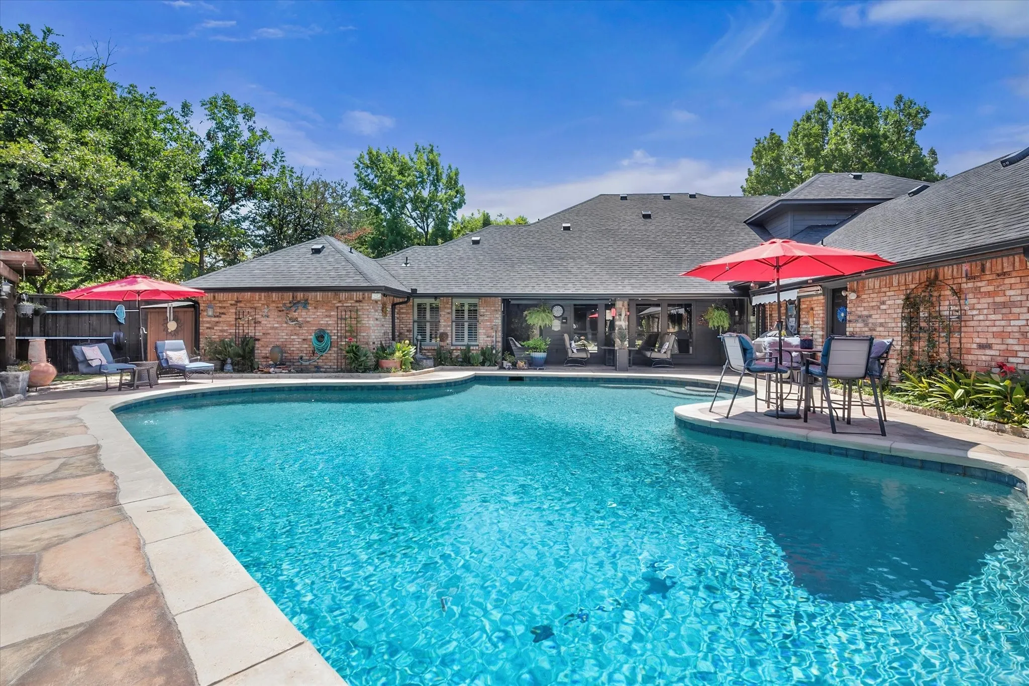 Single Family Residence For Sale in Tarrant County , 3320 Thorntree Court, Arlington, Texas 76016, 4 Bedroom, 4 Bathroom, 3 Garage spaces, 3,426 Sqft, built in 1986, mls#21355205, Real Estate Agent in Arlington, Homes For Sale in Tarrant county, Homes For Sale in Arlington, Realtor in Arlington Texas, Real Estate Brokerage Independent Realty Texas, Luminita Cordes Realtor