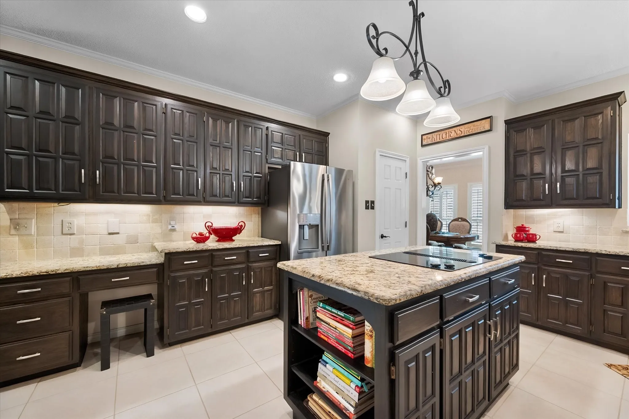 Single Family Residence For Sale in Tarrant County , 3320 Thorntree Court, Arlington, Texas 76016, 4 Bedroom, 4 Bathroom, 3 Garage spaces, 3,426 Sqft, built in 1986, mls#21355205, Real Estate Agent in Arlington, Homes For Sale in Tarrant county, Homes For Sale in Arlington, Realtor in Arlington Texas, Real Estate Brokerage Independent Realty Texas, Luminita Cordes Realtor