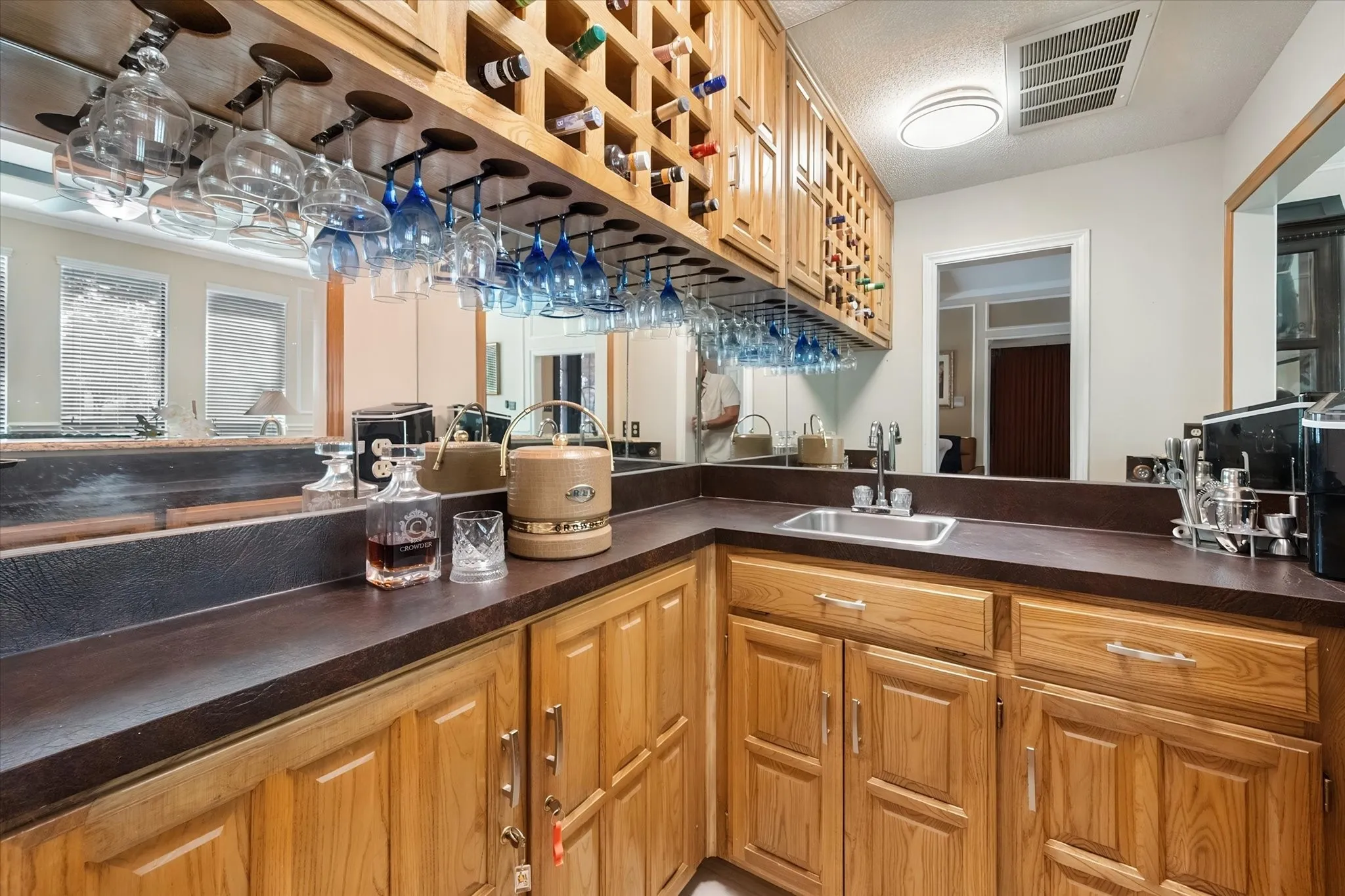 Single Family Residence For Sale in Tarrant County , 3320 Thorntree Court, Arlington, Texas 76016, 4 Bedroom, 4 Bathroom, 3 Garage spaces, 3,426 Sqft, built in 1986, mls#21355205, Real Estate Agent in Arlington, Homes For Sale in Tarrant county, Homes For Sale in Arlington, Realtor in Arlington Texas, Real Estate Brokerage Independent Realty Texas, Luminita Cordes Realtor
